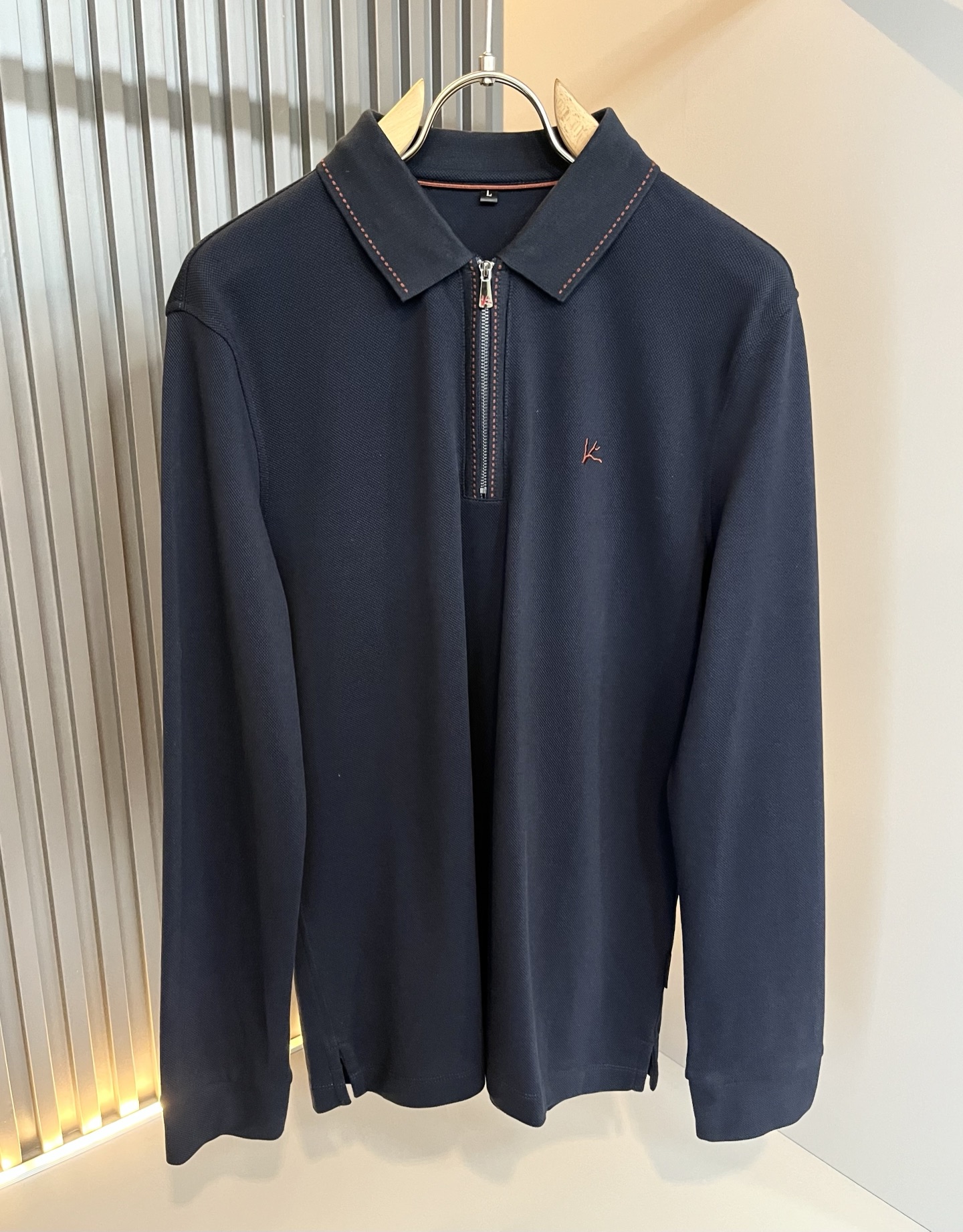  Kiton 2025秋冬新款Polo衫，采用进口专属珠地棉面料！！代表品牌形象 简洁舒适的款式，线条感