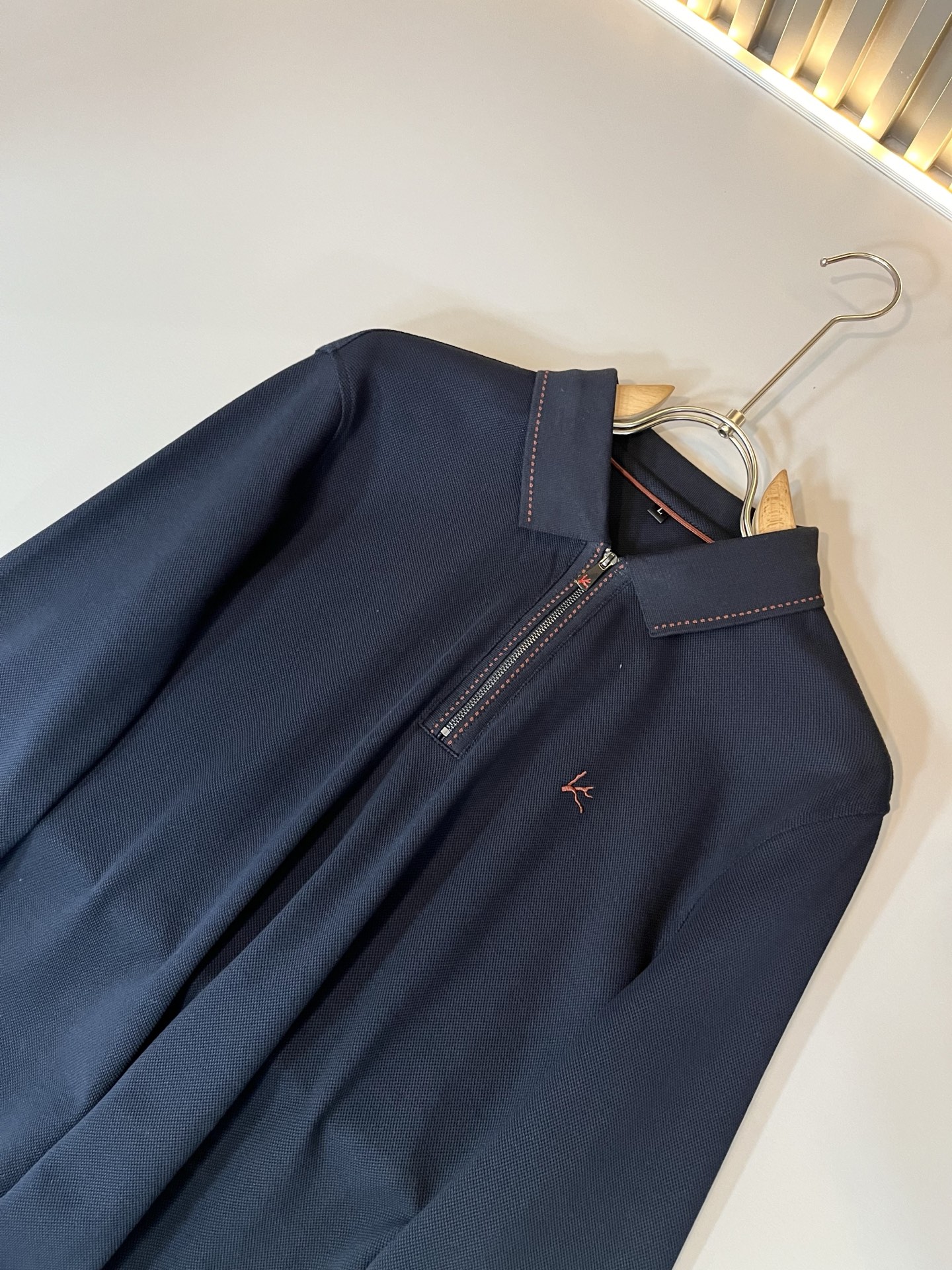  Kiton 2025秋冬新款Polo衫，采用进口专属珠地棉面料！！代表品牌形象 简洁舒适的款式，线条感