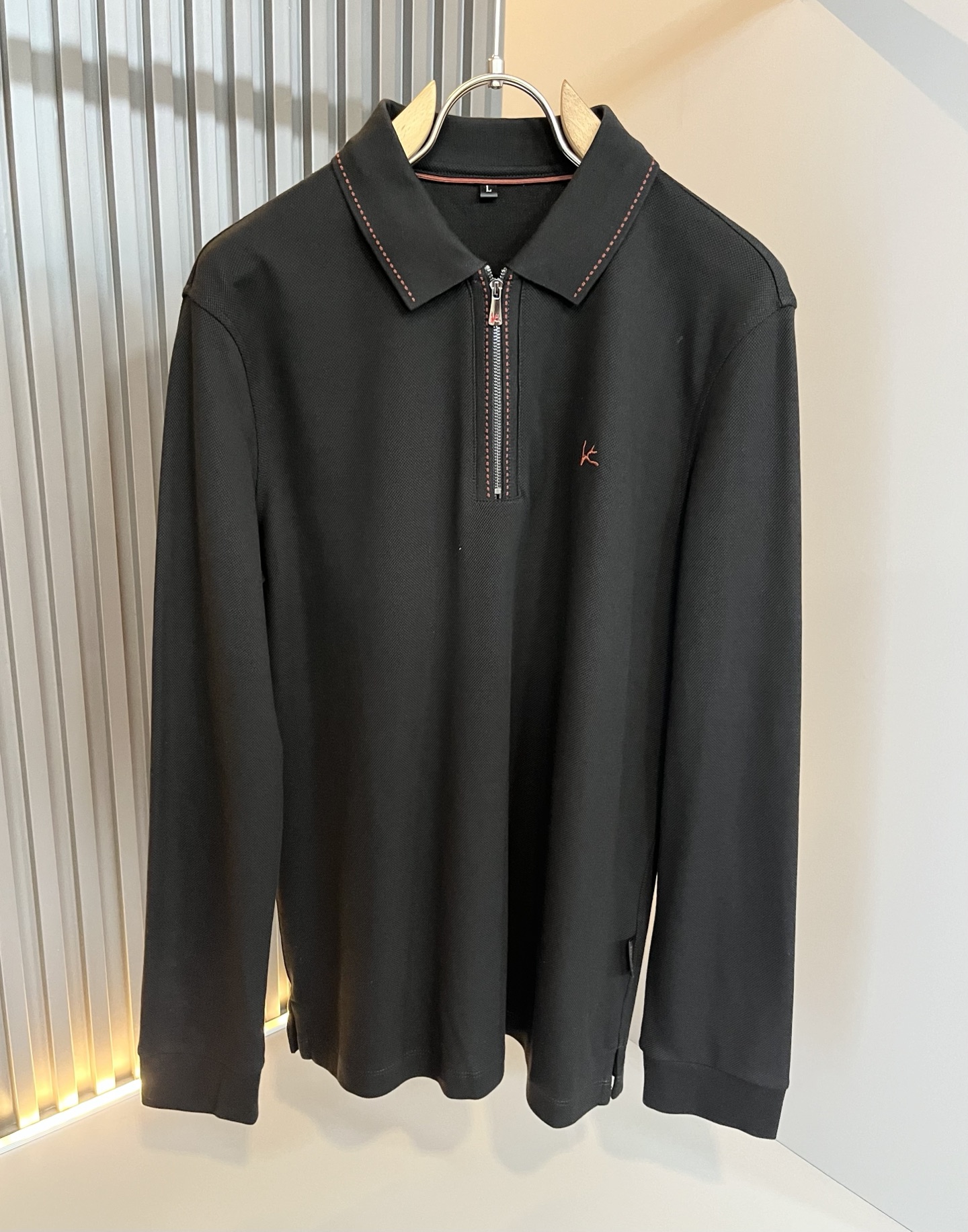  Kiton 2025秋冬新款Polo衫，采用进口专属珠地棉面料！！代表品牌形象 简洁舒适的款式，线条感