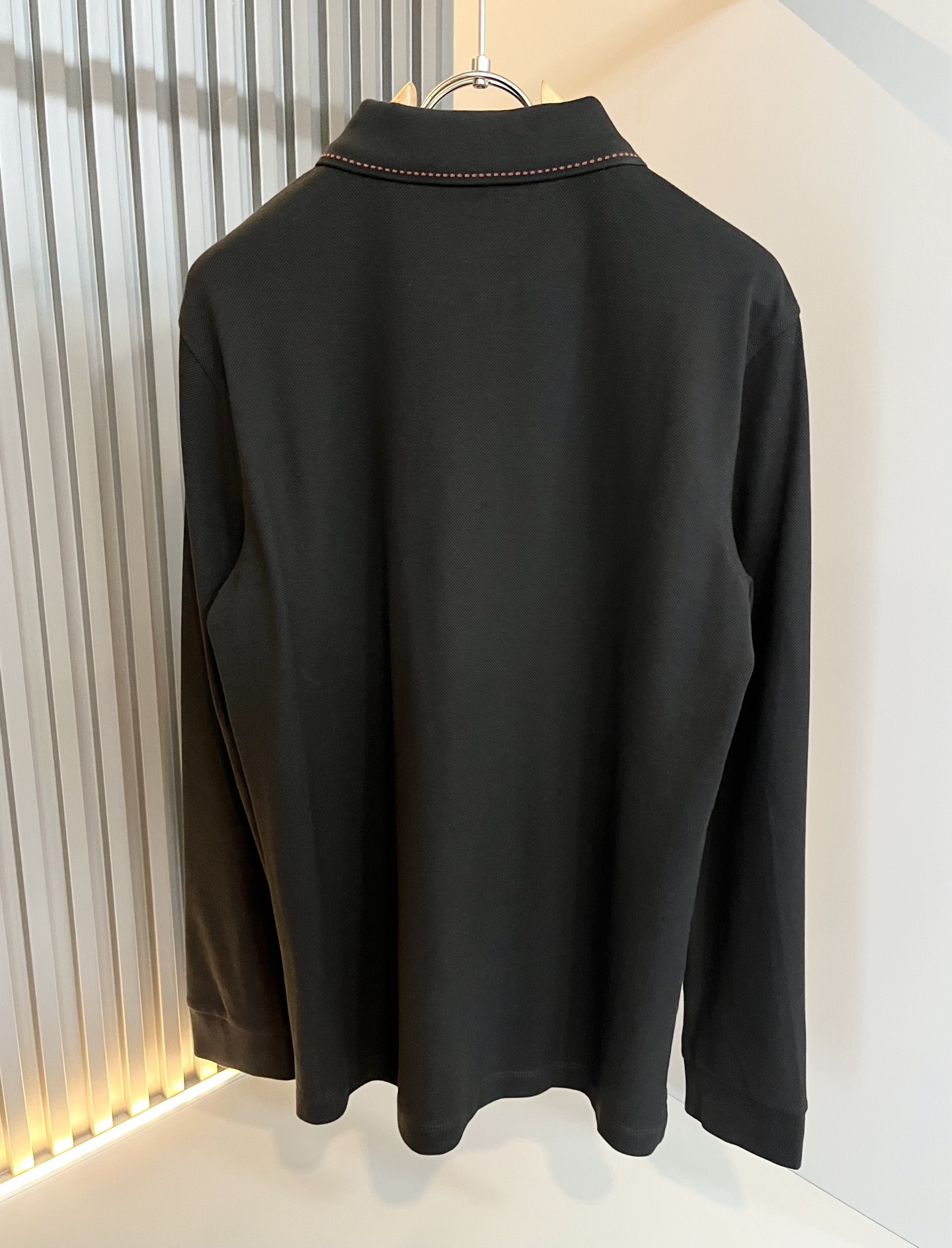  Kiton 2025秋冬新款Polo衫，采用进口专属珠地棉面料！！代表品牌形象 简洁舒适的款式，线条感