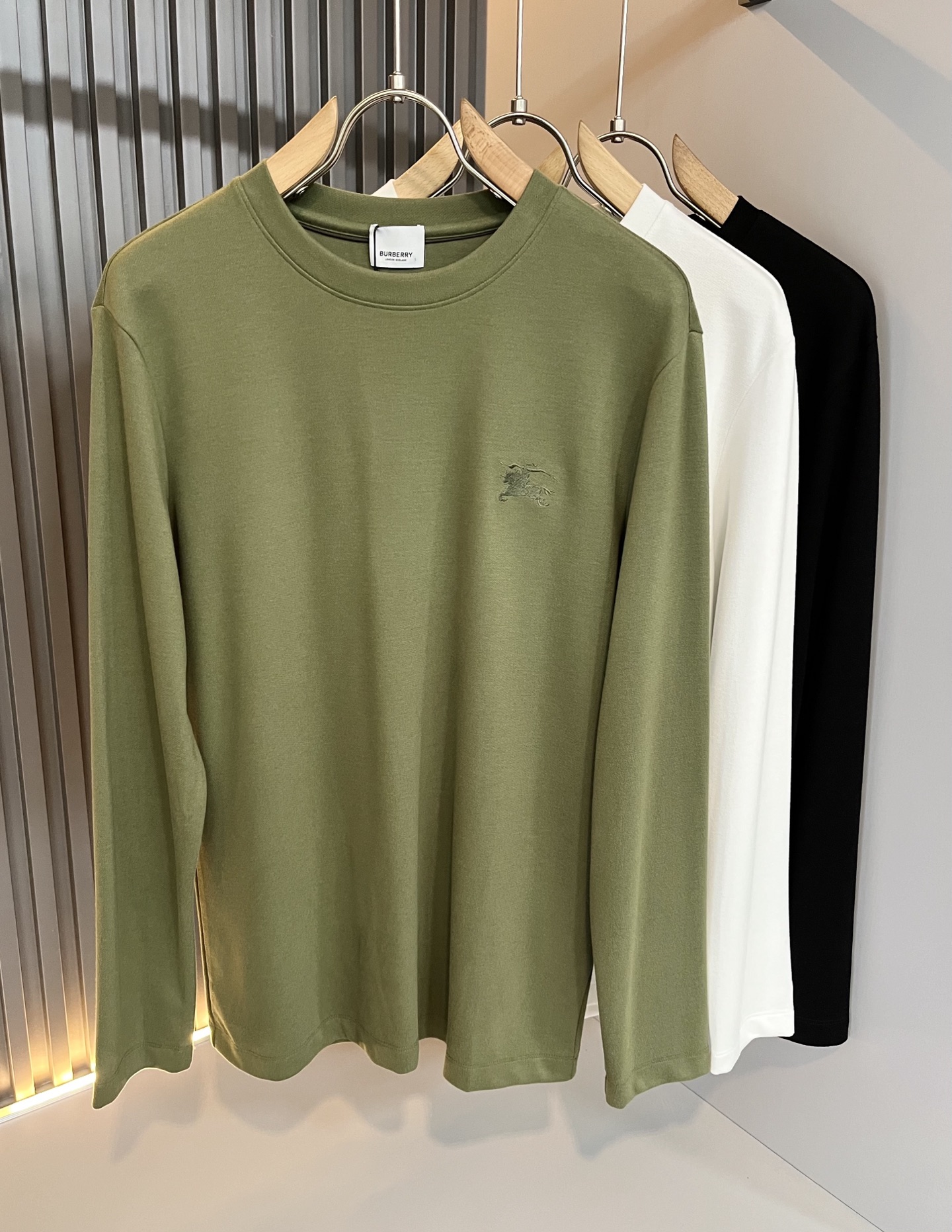 Burberry Men's Long Sleeve Undershirt Autumn/Winter Collection - Stylish & Comfortable