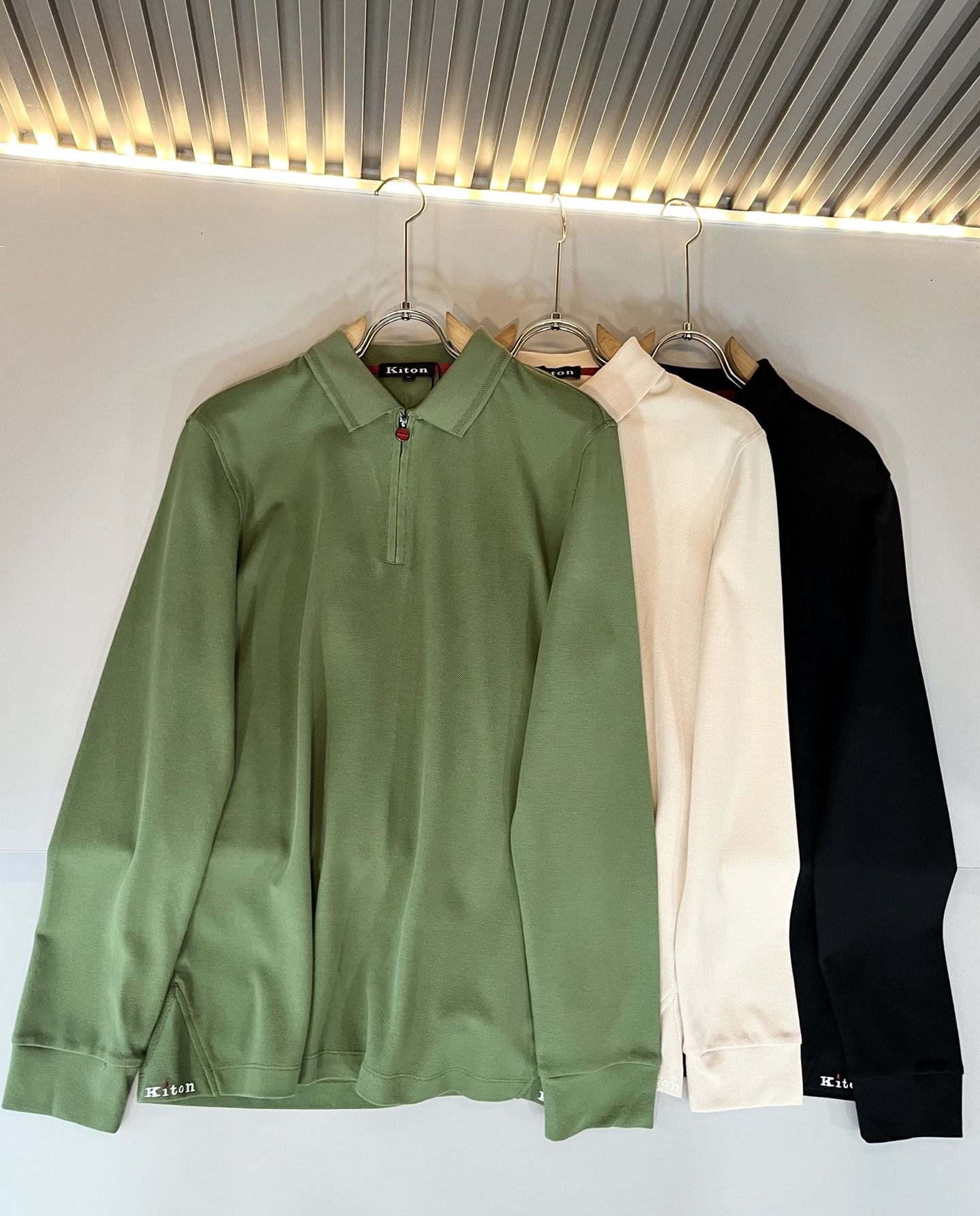 Kiton 2025秋冬新款Polo衫，采用进口专属珠地棉面料！！代表品牌形象 简洁舒适的款式，线条感粗
