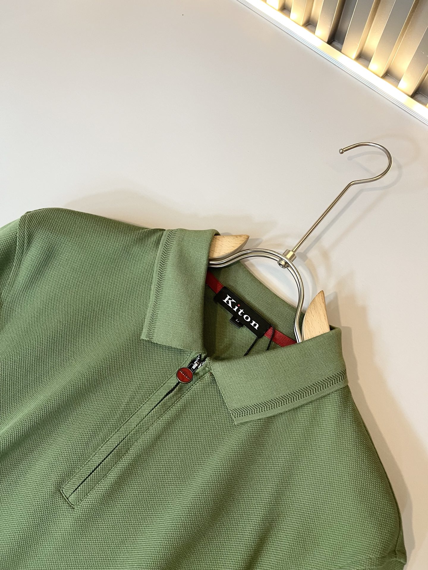 Kiton 2025秋冬新款Polo衫，采用进口专属珠地棉面料！！代表品牌形象 简洁舒适的款式，线条感粗