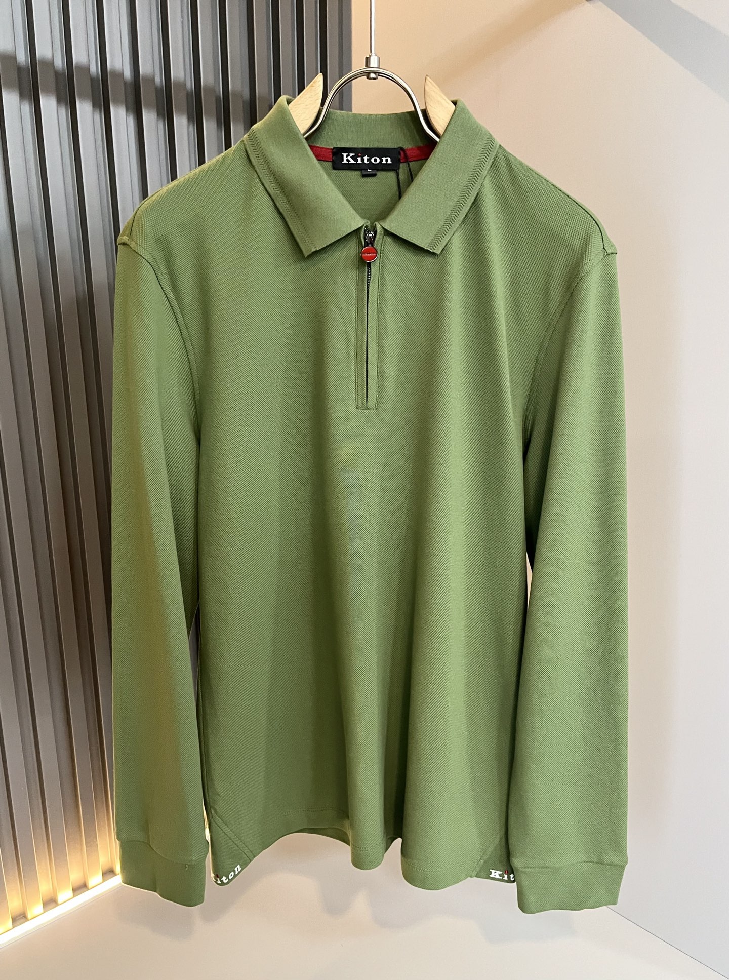 Kiton 2025秋冬新款Polo衫，采用进口专属珠地棉面料！！代表品牌形象 简洁舒适的款式，线条感粗