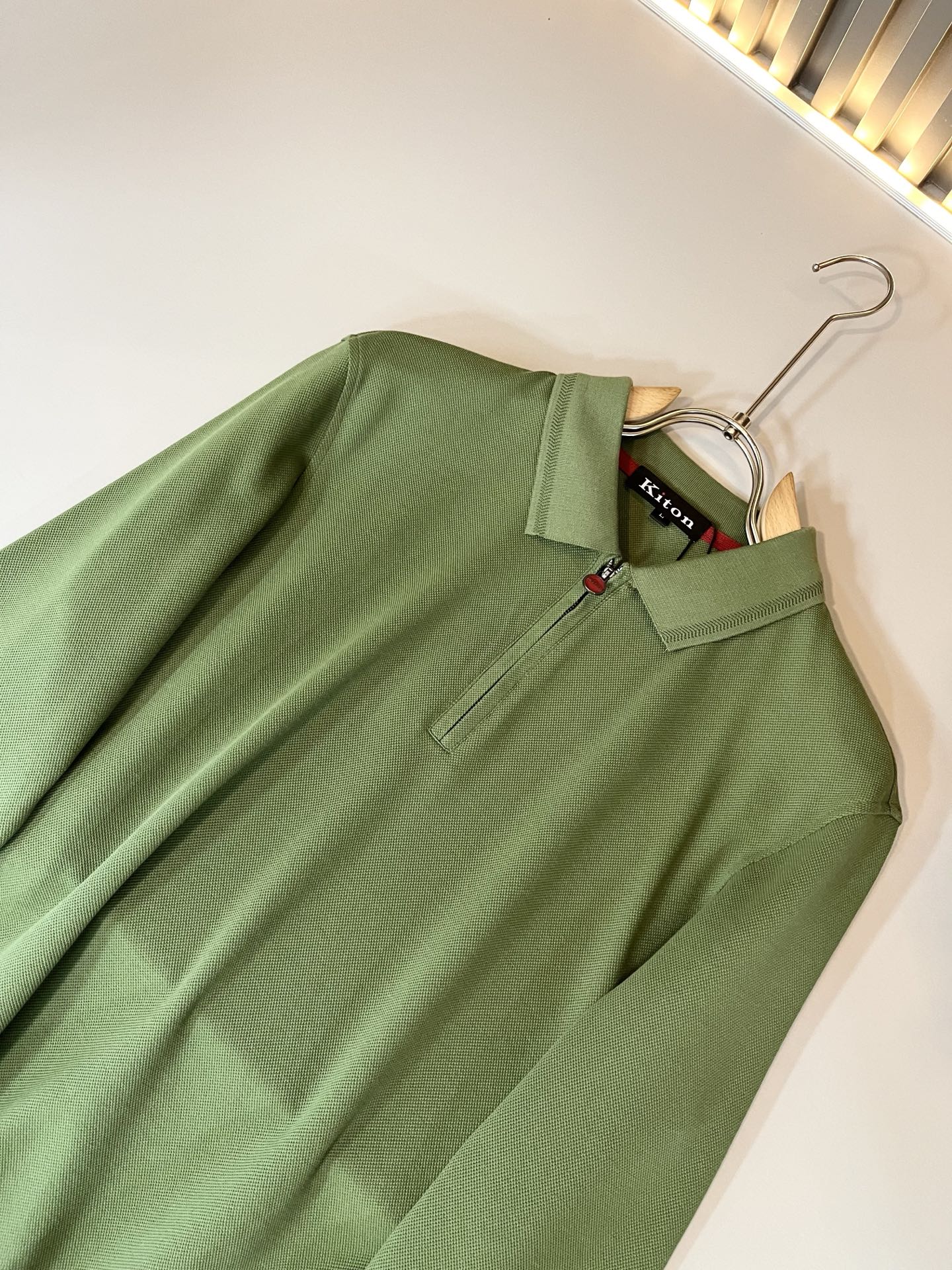 Kiton 2025秋冬新款Polo衫，采用进口专属珠地棉面料！！代表品牌形象 简洁舒适的款式，线条感粗