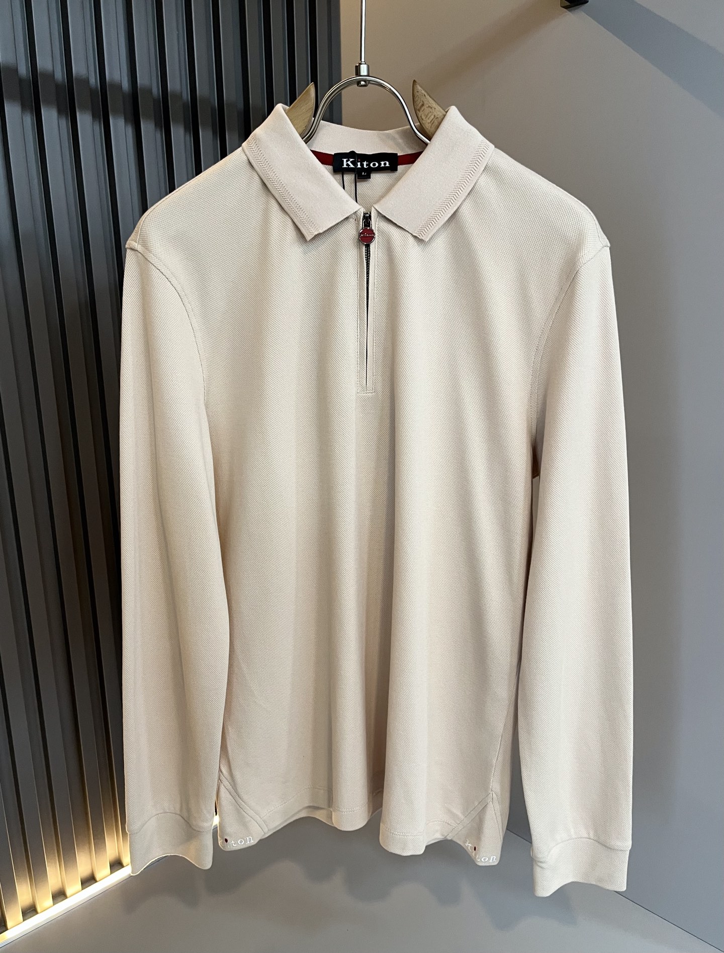 Kiton 2025秋冬新款Polo衫，采用进口专属珠地棉面料！！代表品牌形象 简洁舒适的款式，线条感粗