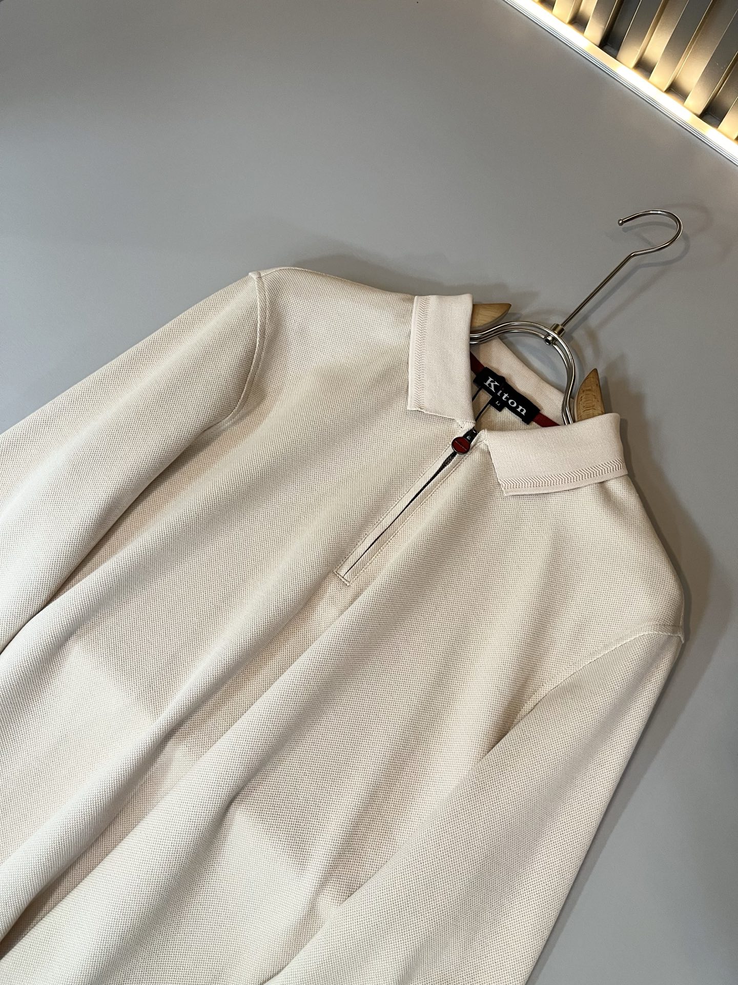 Kiton 2025秋冬新款Polo衫，采用进口专属珠地棉面料！！代表品牌形象 简洁舒适的款式，线条感粗