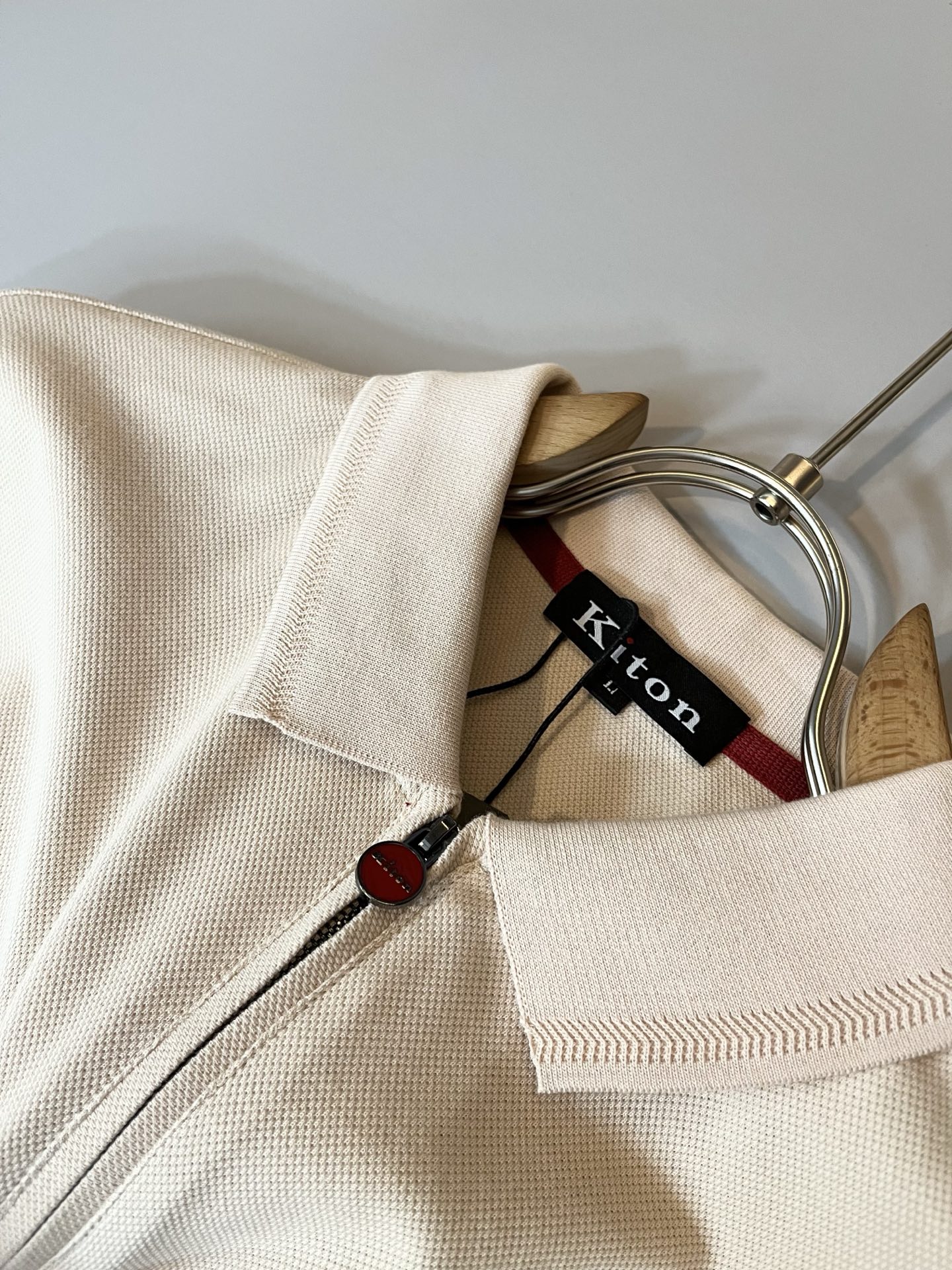 Kiton 2025秋冬新款Polo衫，采用进口专属珠地棉面料！！代表品牌形象 简洁舒适的款式，线条感粗