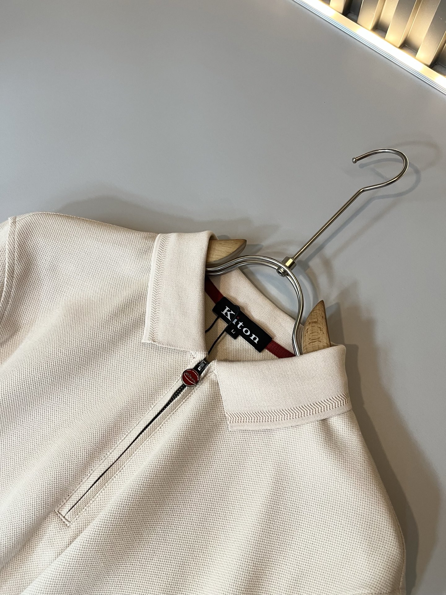 Kiton 2025秋冬新款Polo衫，采用进口专属珠地棉面料！！代表品牌形象 简洁舒适的款式，线条感粗