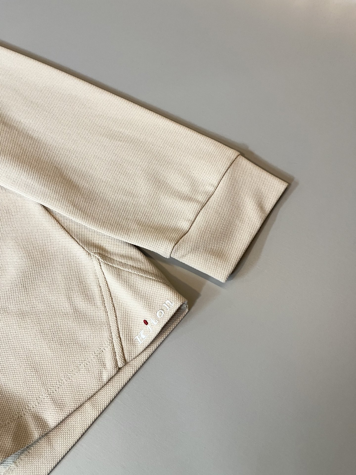 Kiton 2025秋冬新款Polo衫，采用进口专属珠地棉面料！！代表品牌形象 简洁舒适的款式，线条感粗