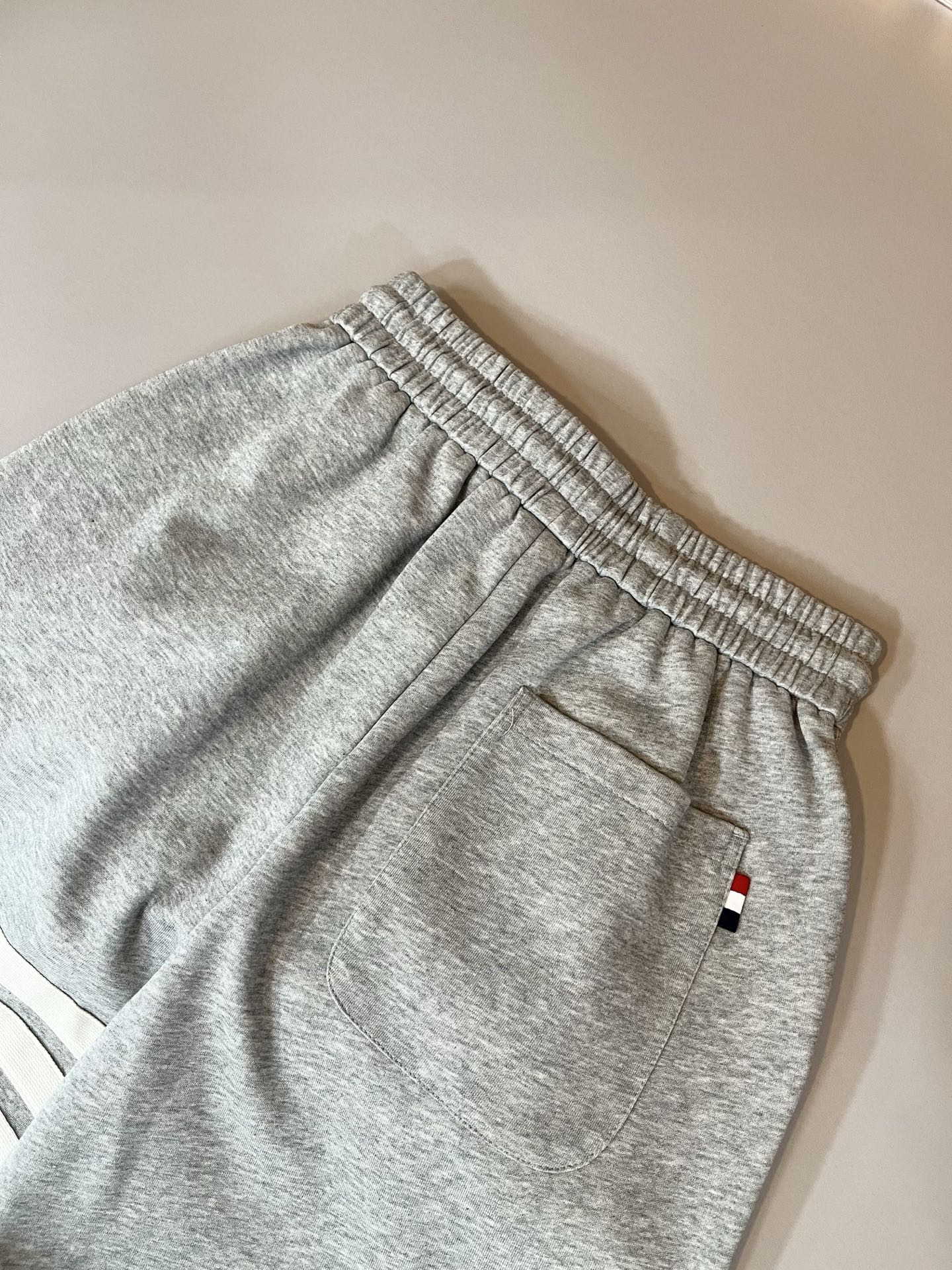  Thom Brow*e汤姆*朗2025春夏新款男女同款👫休闲短裤，区分市面料 我们的一条短裤就比市面的