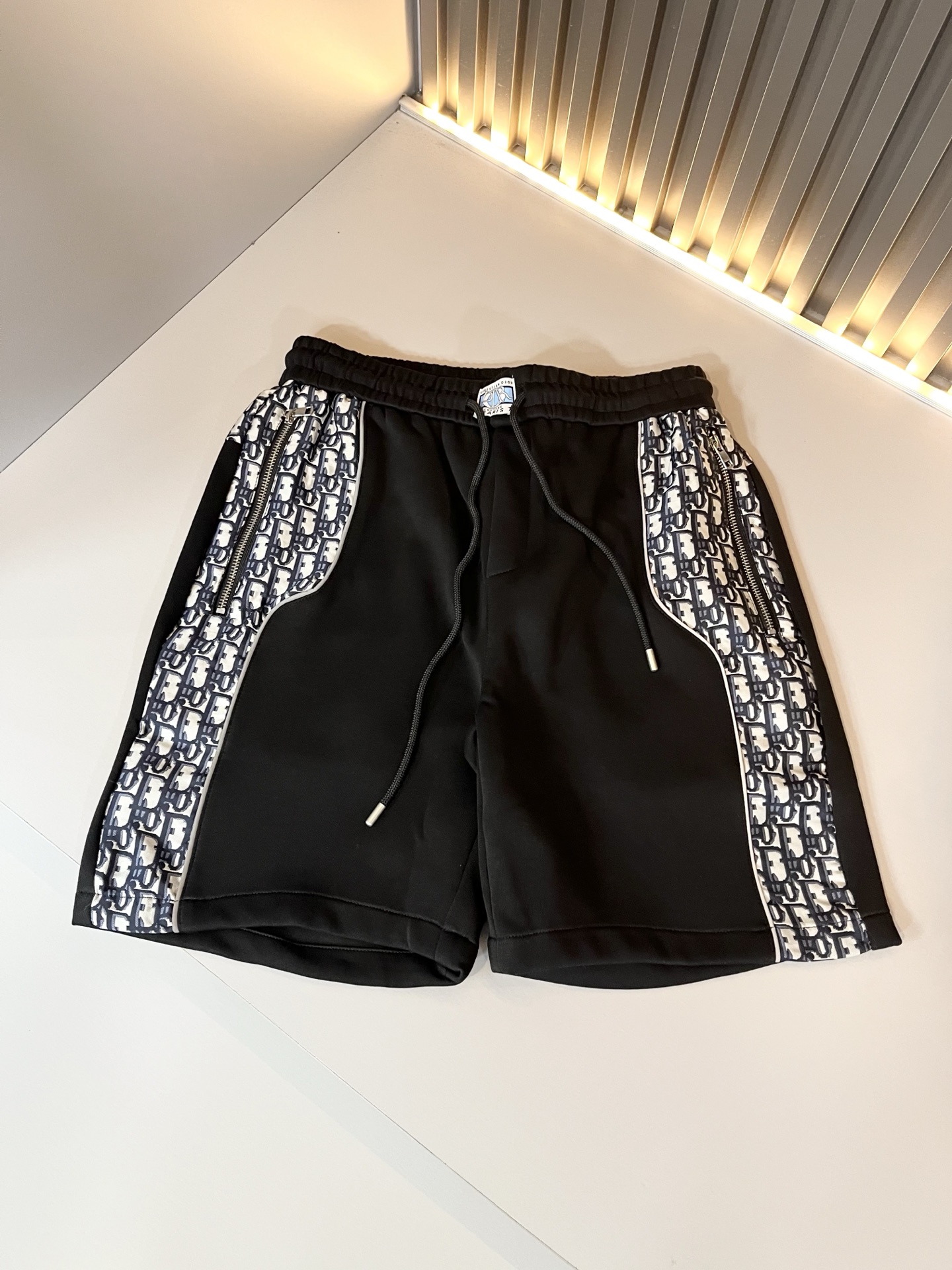  Dio*迪*奥 2025春夏新款男女同款👫休闲抽绳织带休闲短裤，男女同款！搭配老花字母logo设计！时