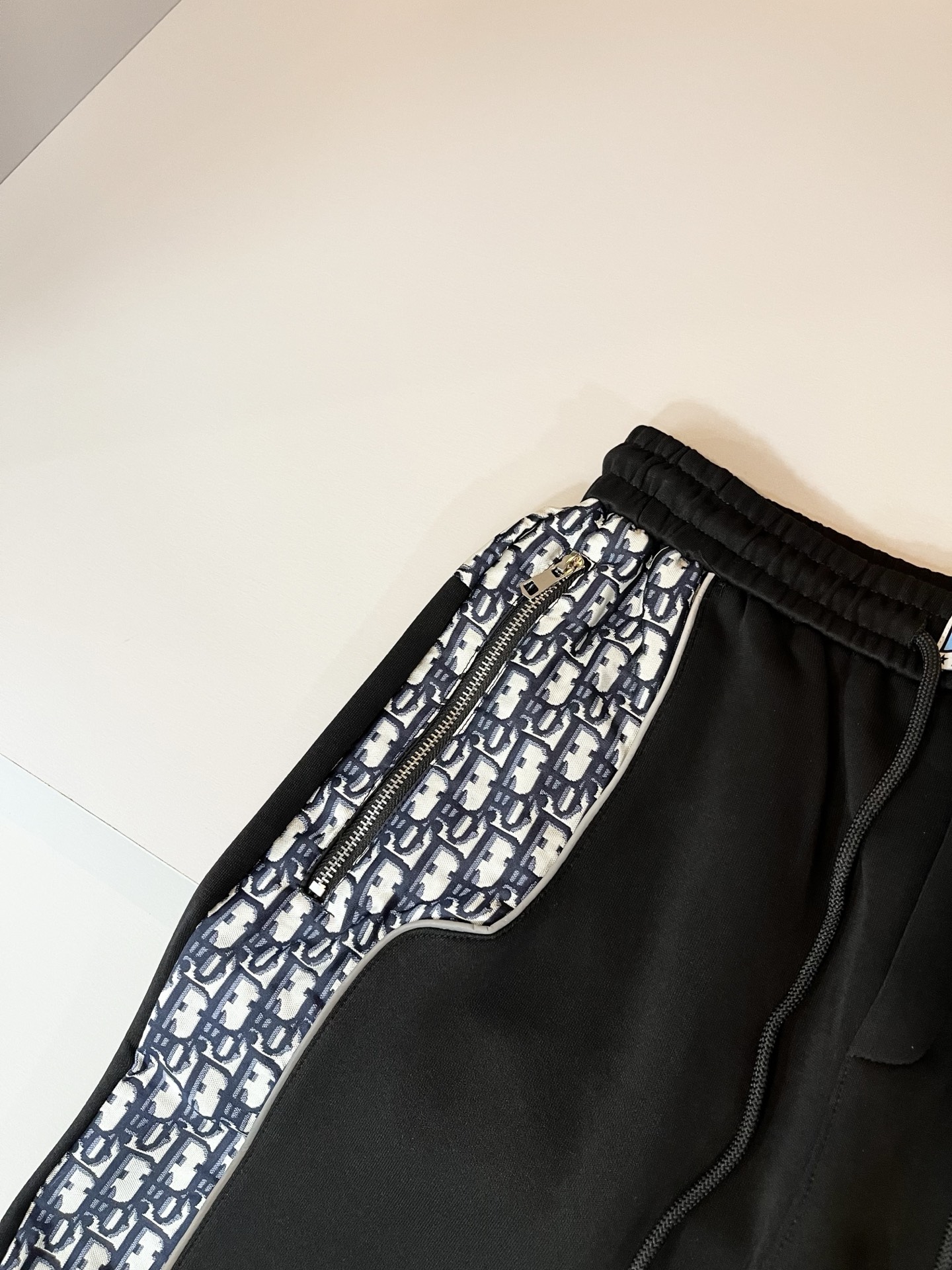  Dio*迪*奥 2025春夏新款男女同款👫休闲抽绳织带休闲短裤，男女同款！搭配老花字母logo设计！时