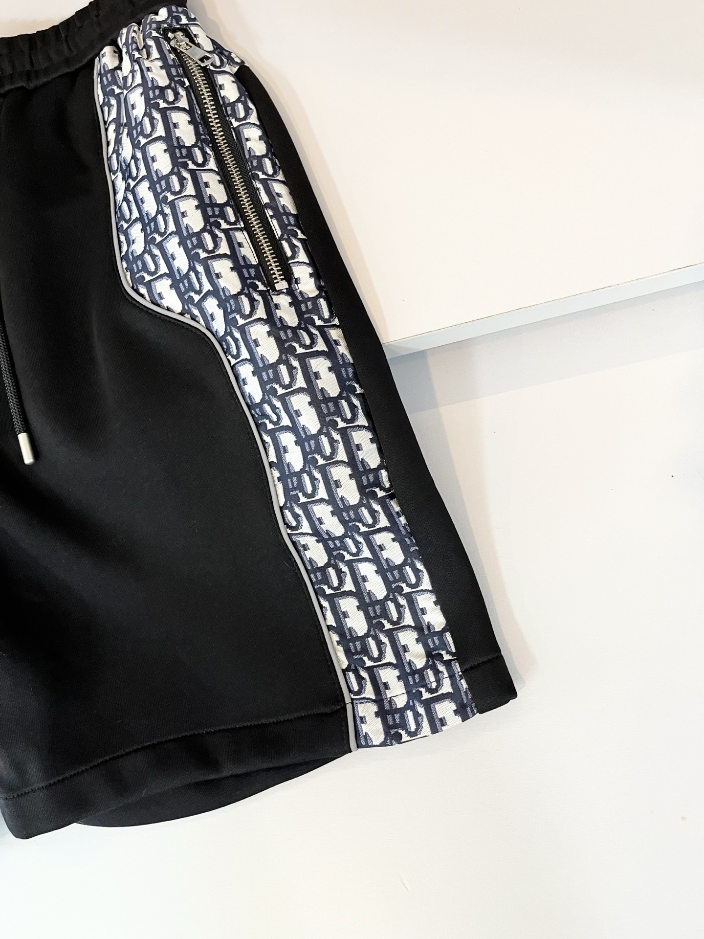  Dio*迪*奥 2025春夏新款男女同款👫休闲抽绳织带休闲短裤，男女同款！搭配老花字母logo设计！时