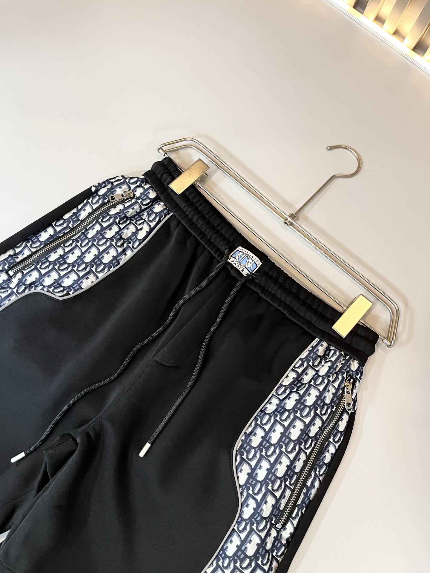  Dio*迪*奥 2025春夏新款男女同款👫休闲抽绳织带休闲短裤，男女同款！搭配老花字母logo设计！时