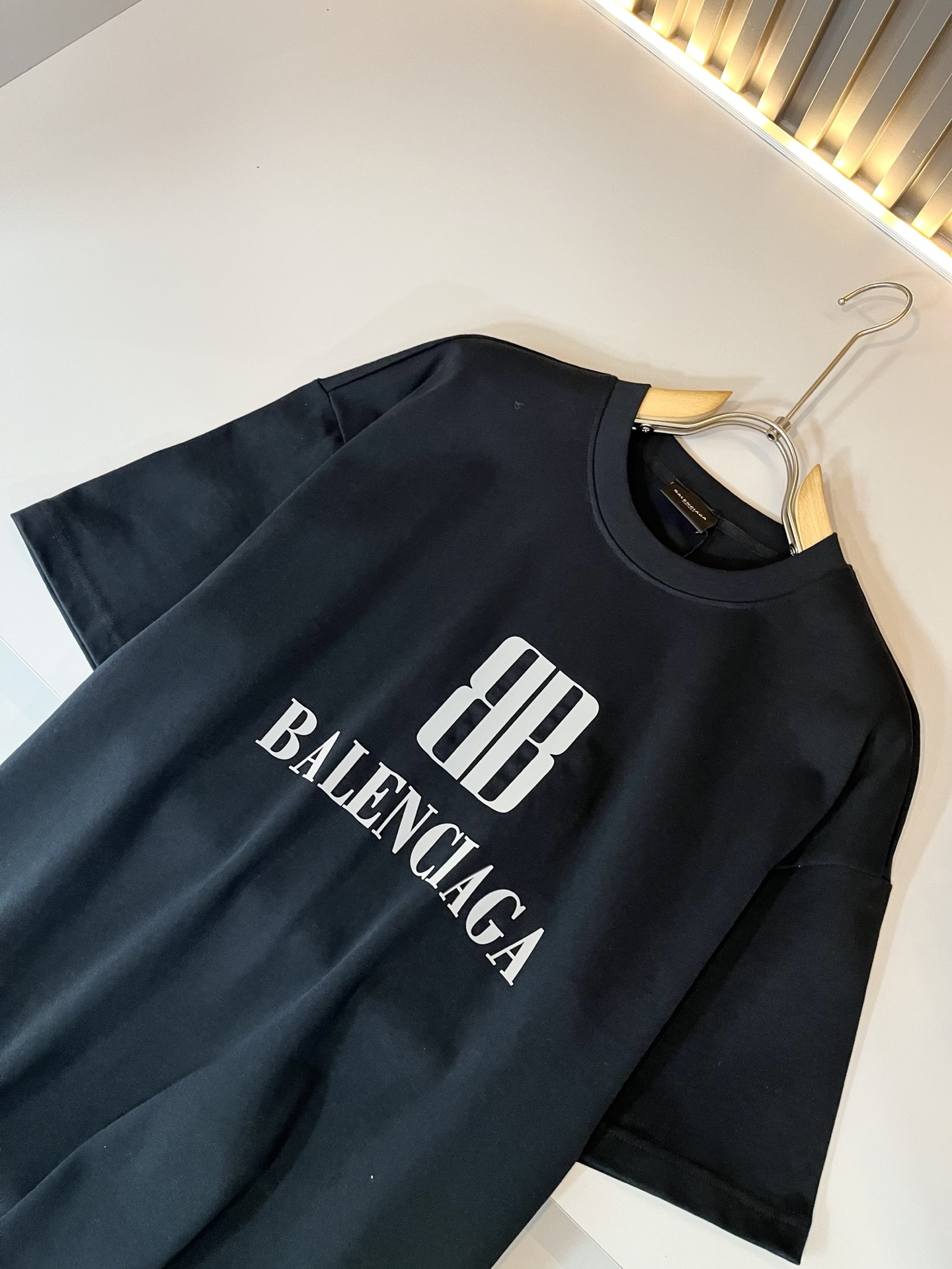  BALENCI*GA巴黎*家 2025春夏新款男女同款👫短袖T恤！走秀图案印花时尚休闲短袖T恤衫！设计