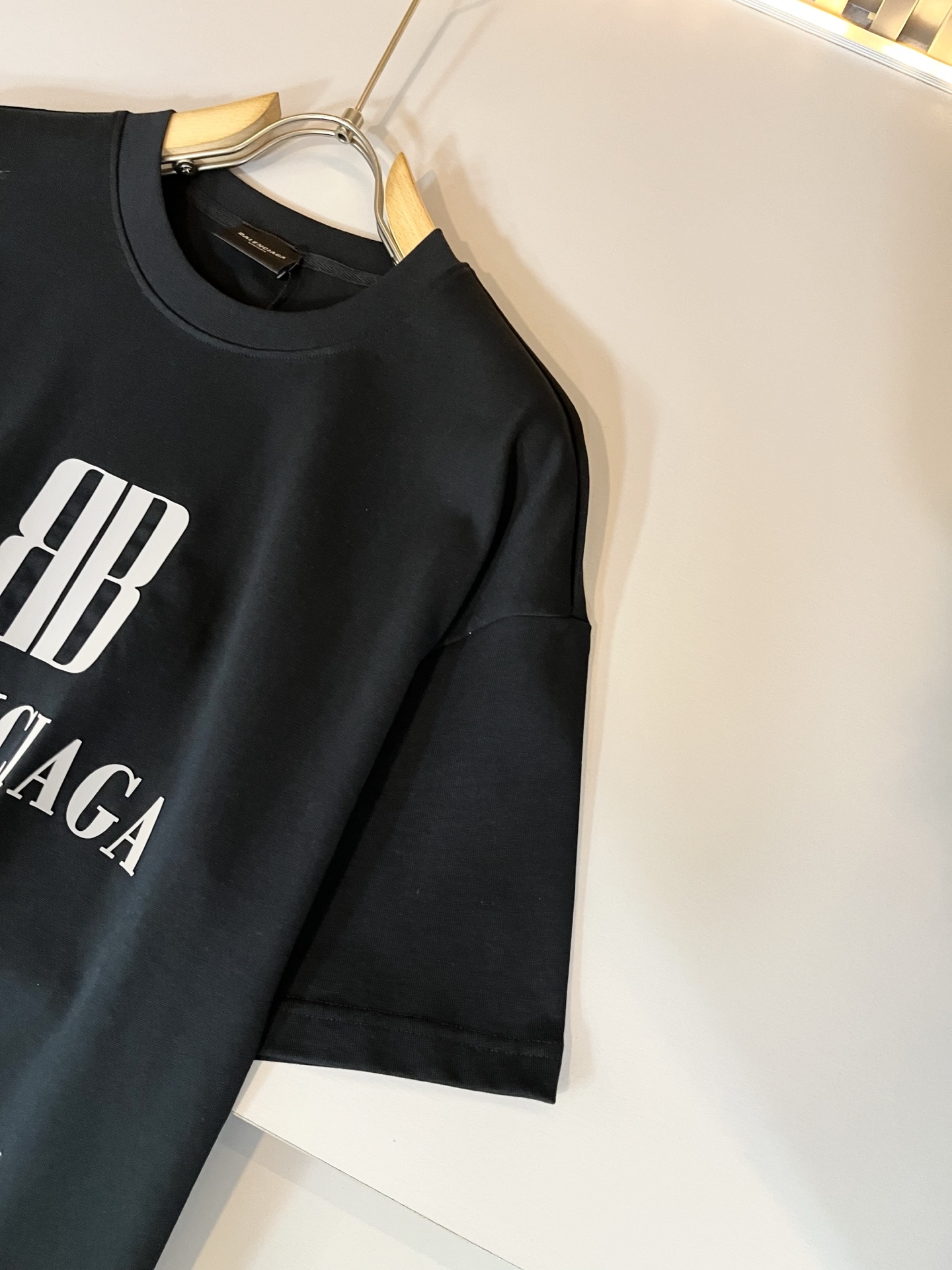  BALENCI*GA巴黎*家 2025春夏新款男女同款👫短袖T恤！走秀图案印花时尚休闲短袖T恤衫！设计