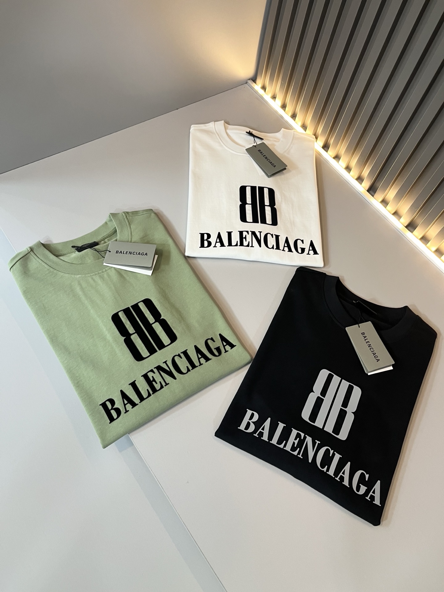  BALENCI*GA巴黎*家 2025春夏新款男女同款👫短袖T恤！走秀图案印花时尚休闲短袖T恤衫！设计