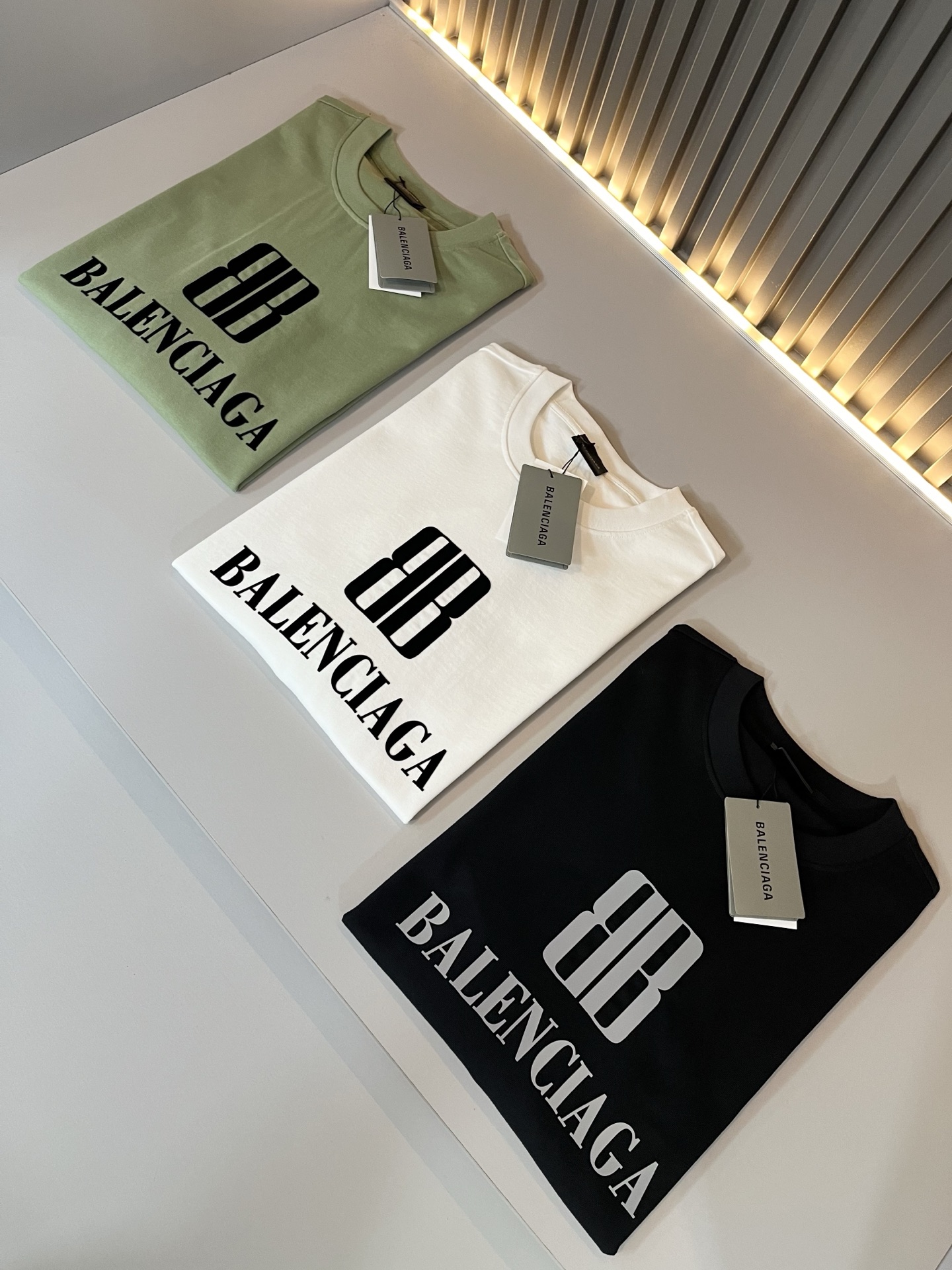  BALENCI*GA巴黎*家 2025春夏新款男女同款👫短袖T恤！走秀图案印花时尚休闲短袖T恤衫！设计