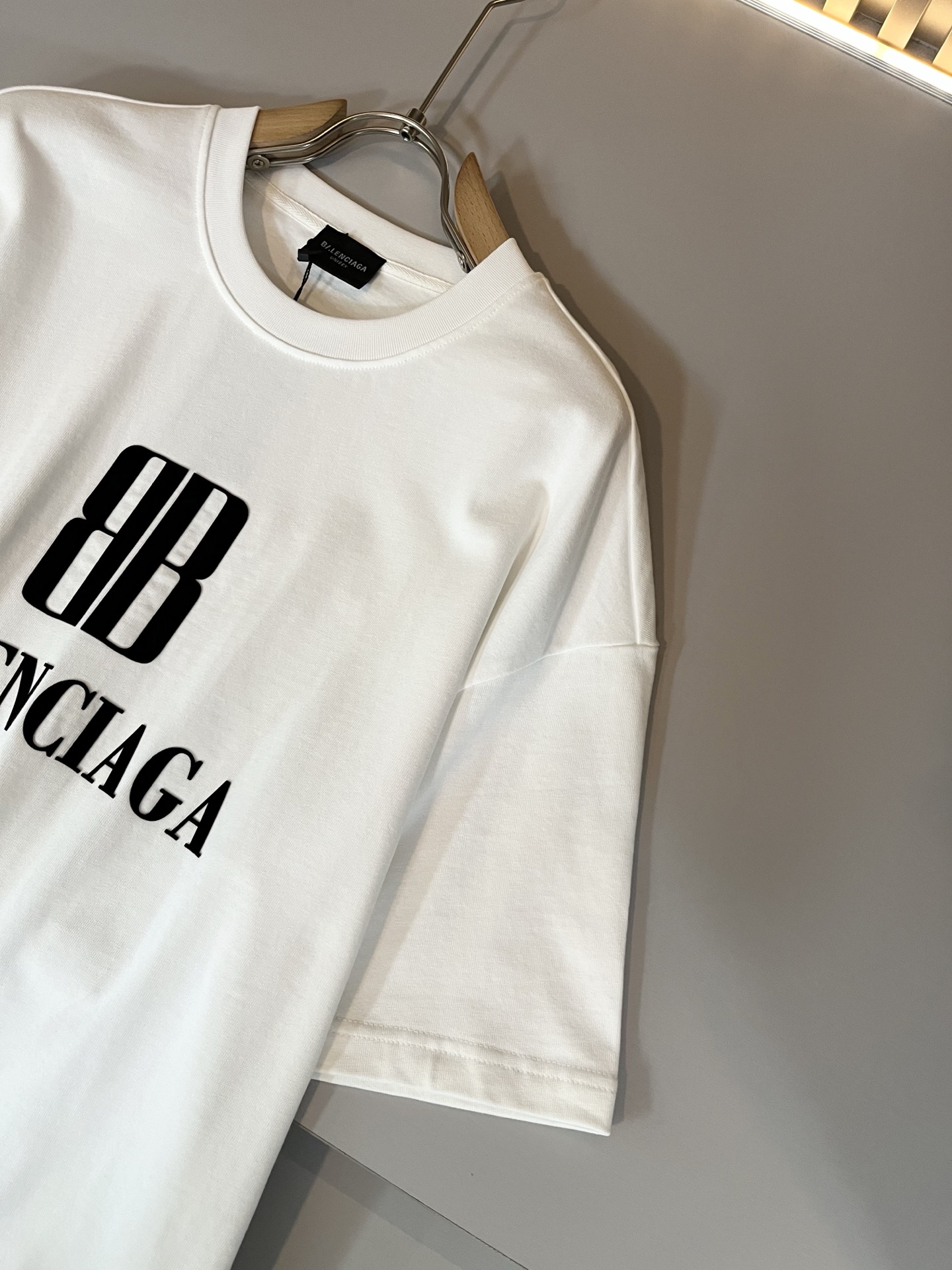  BALENCI*GA巴黎*家 2025春夏新款男女同款👫短袖T恤！走秀图案印花时尚休闲短袖T恤衫！设计