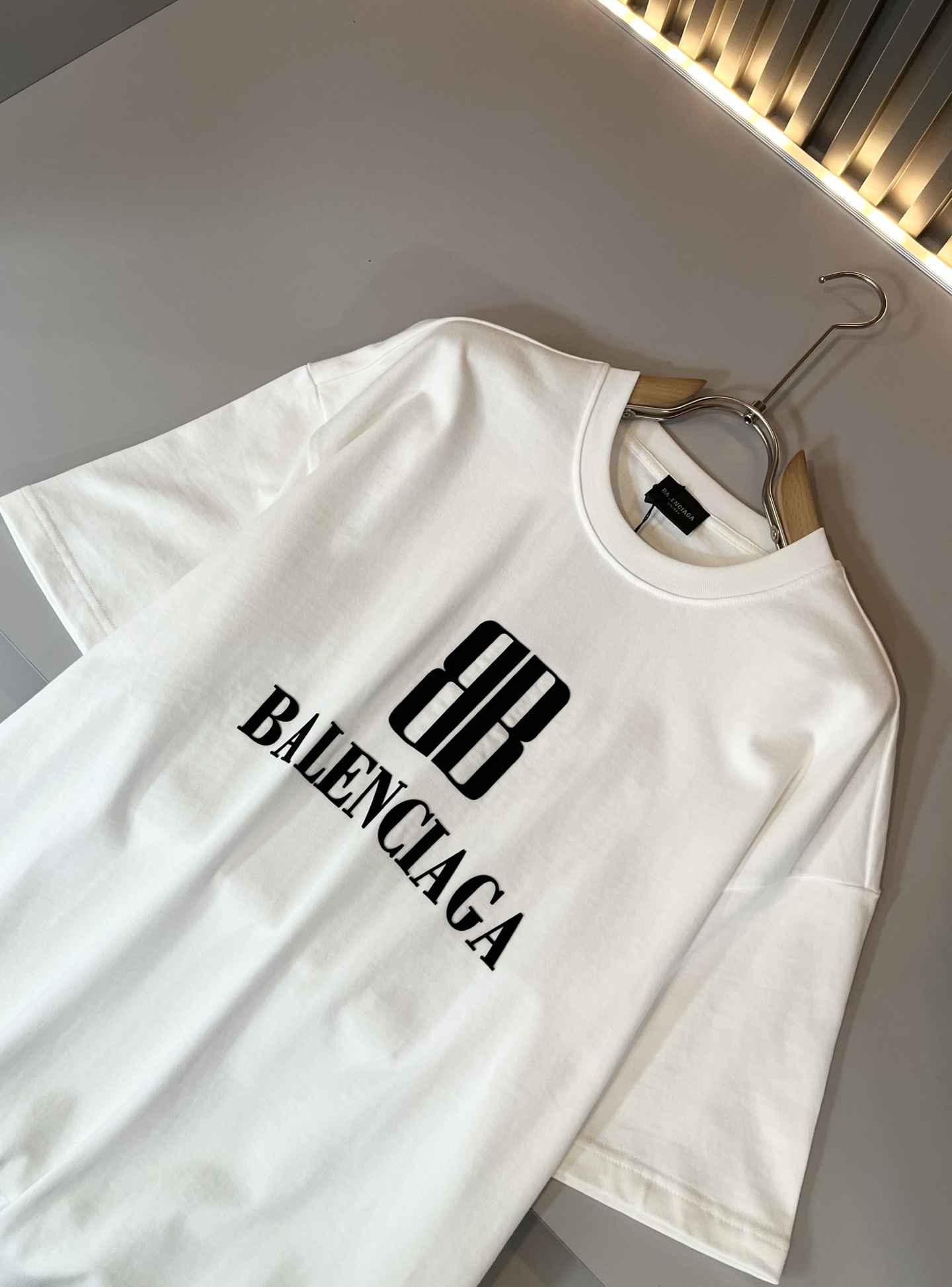  BALENCI*GA巴黎*家 2025春夏新款男女同款👫短袖T恤！走秀图案印花时尚休闲短袖T恤衫！设计