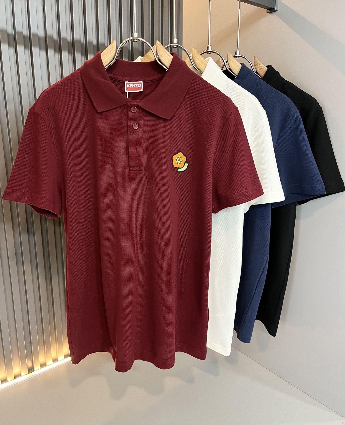 NO:508662,KENZ*Takata*3 The new short-sleeved Polo shirt for men and women in spring and summer 2025 is the same short-sleeved Polo shirt for men and women. The new products that have been improved in inheriting classic works are more three-dimensional and have embroidered letter logo pattern on the chest!  It means that you have great power and richness!  A must-have item in the Year of the Tiger, customized original pure cotton fabric. If you like it, hurry up and buy it!  First-in, first served!  Size M-3XL, T-shirt,alexander wang19860909KENZ*高田*三 2025春夏新品男女同款短袖Polo衫,传承经典著作改良后的新品更加的具有立体感官,胸前字母logo图案刺绣 设计！代表着虎虎生威,富富有余！虎年必备单品,定制原版纯棉面料.有喜欢赶紧入手吧！先入先得！尺码M-3XL,,T-shirt,alexander wang,Men's clothing