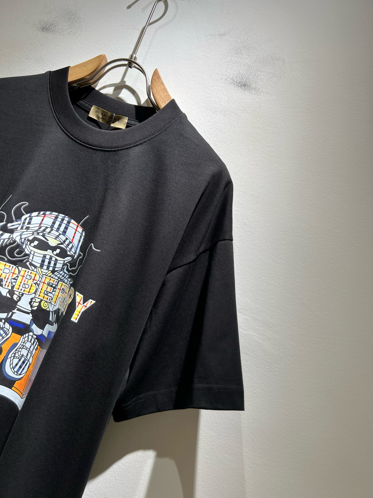   BURBER*Y巴*莉2025春夏新品男女同款👫短袖T恤，重磅来袭，最近比较火热的环保纯棉面料制作而