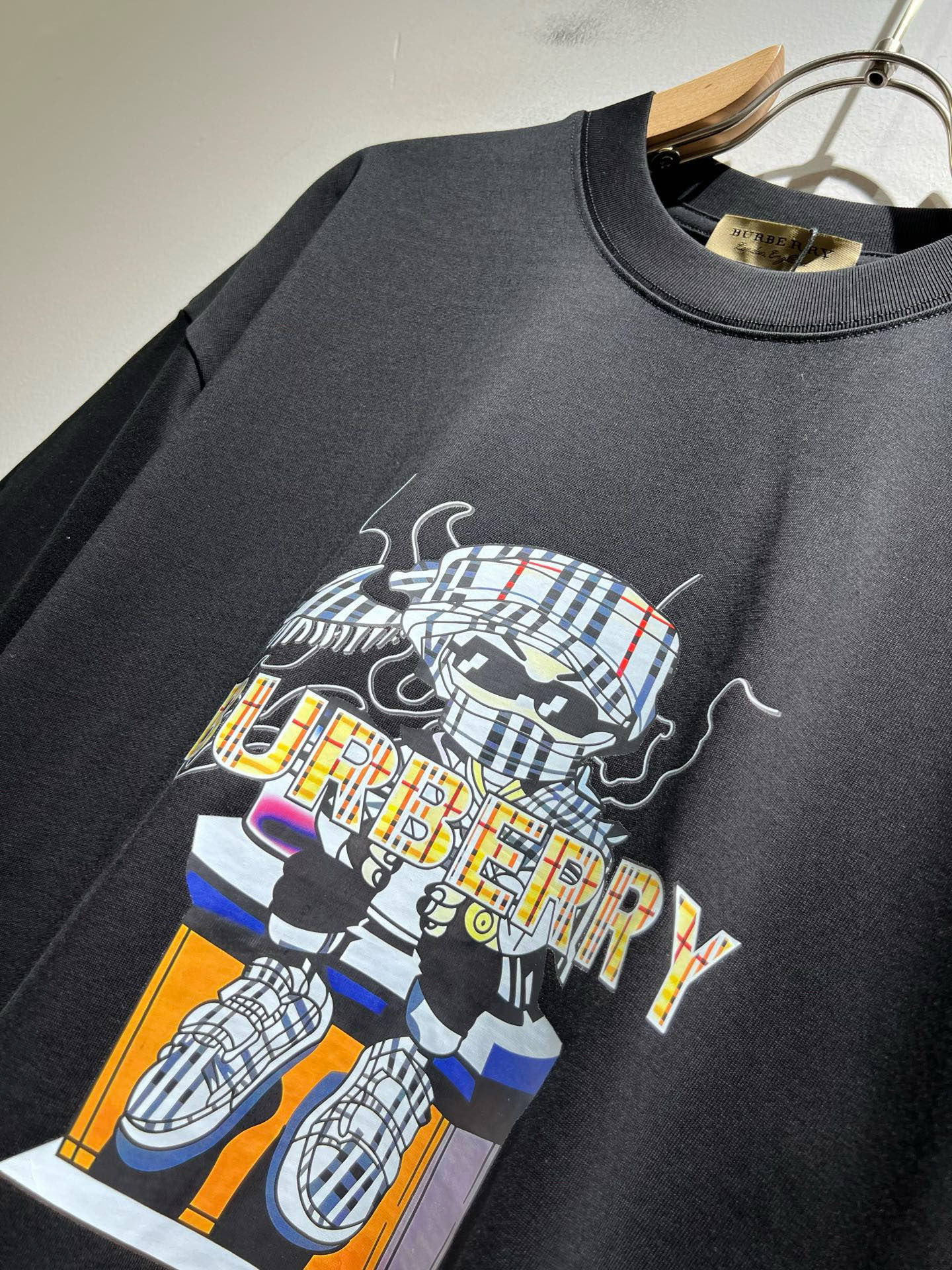   BURBER*Y巴*莉2025春夏新品男女同款👫短袖T恤，重磅来袭，最近比较火热的环保纯棉面料制作而