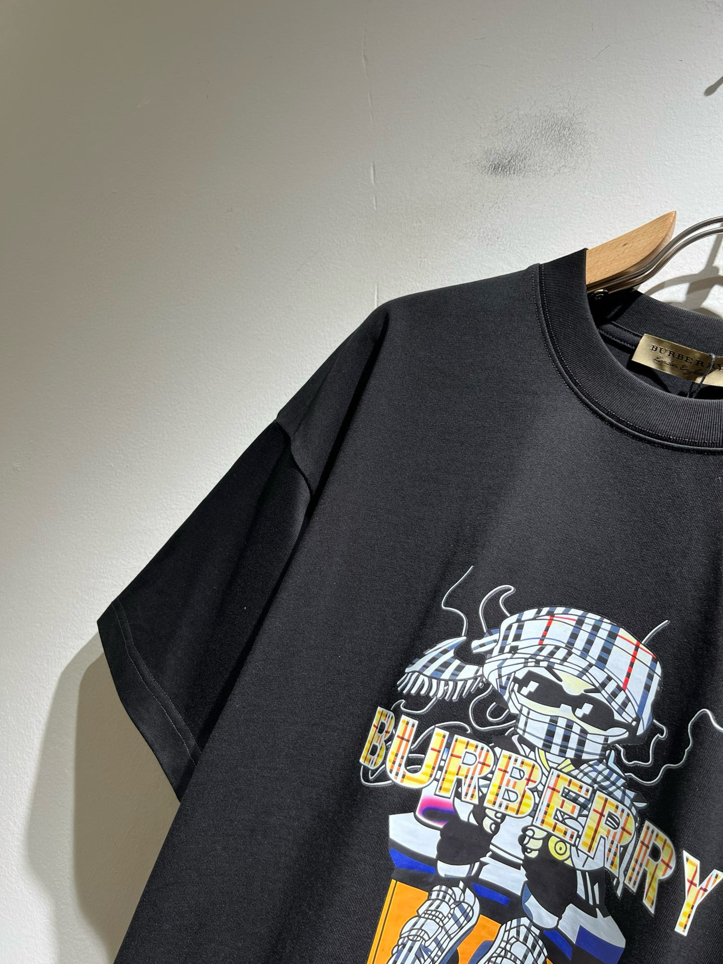   BURBER*Y巴*莉2025春夏新品男女同款👫短袖T恤，重磅来袭，最近比较火热的环保纯棉面料制作而