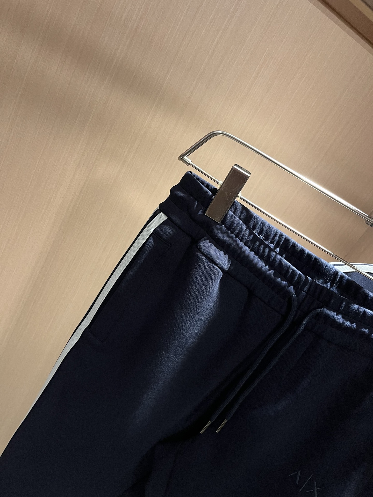  Arman阿*尼2025秋冬新款男士休闲套装原单代工厂订单，标志字母logo图案刺绣设计！简洁的设计精