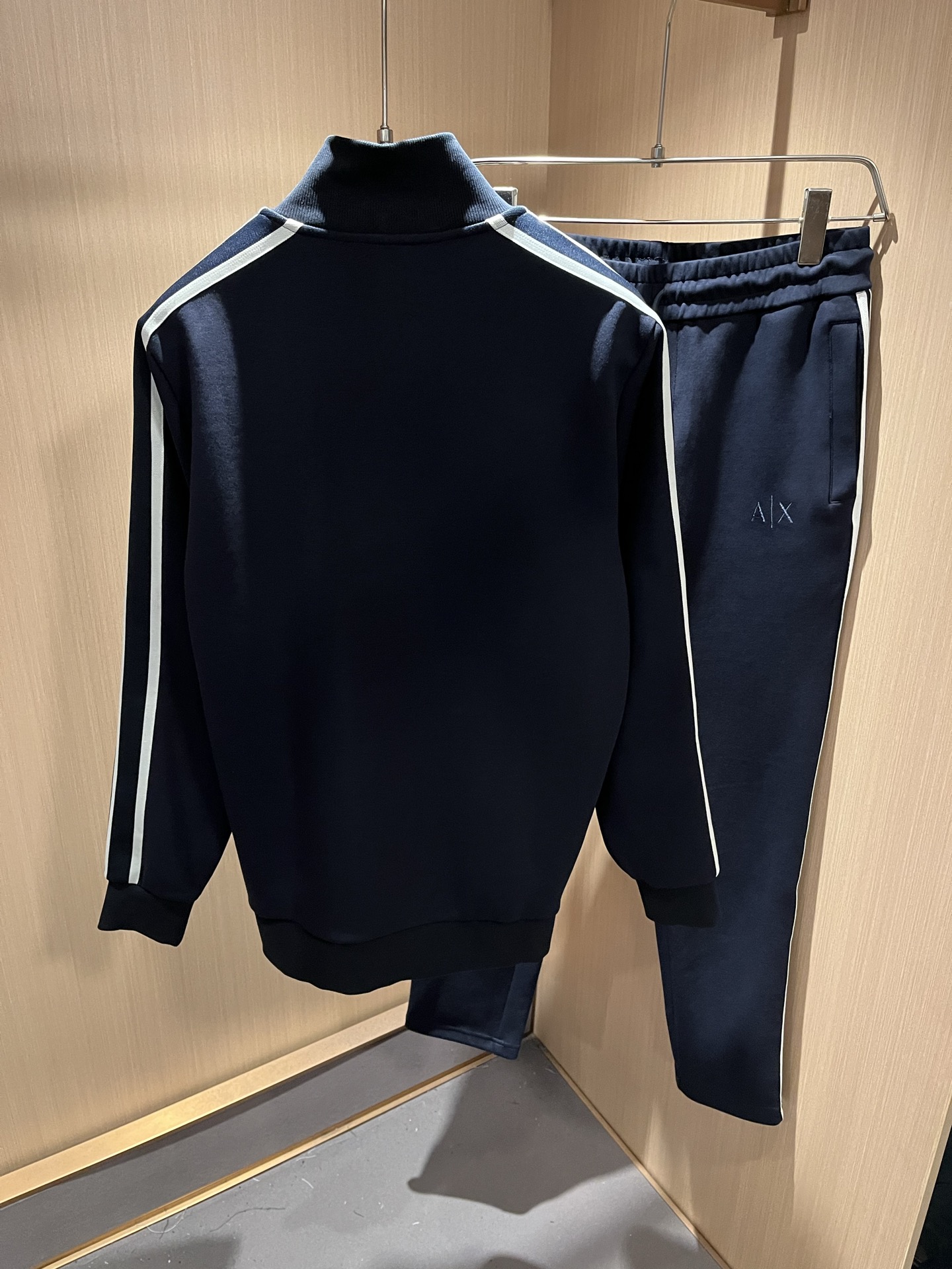  Arman阿*尼2025秋冬新款男士休闲套装原单代工厂订单，标志字母logo图案刺绣设计！简洁的设计精