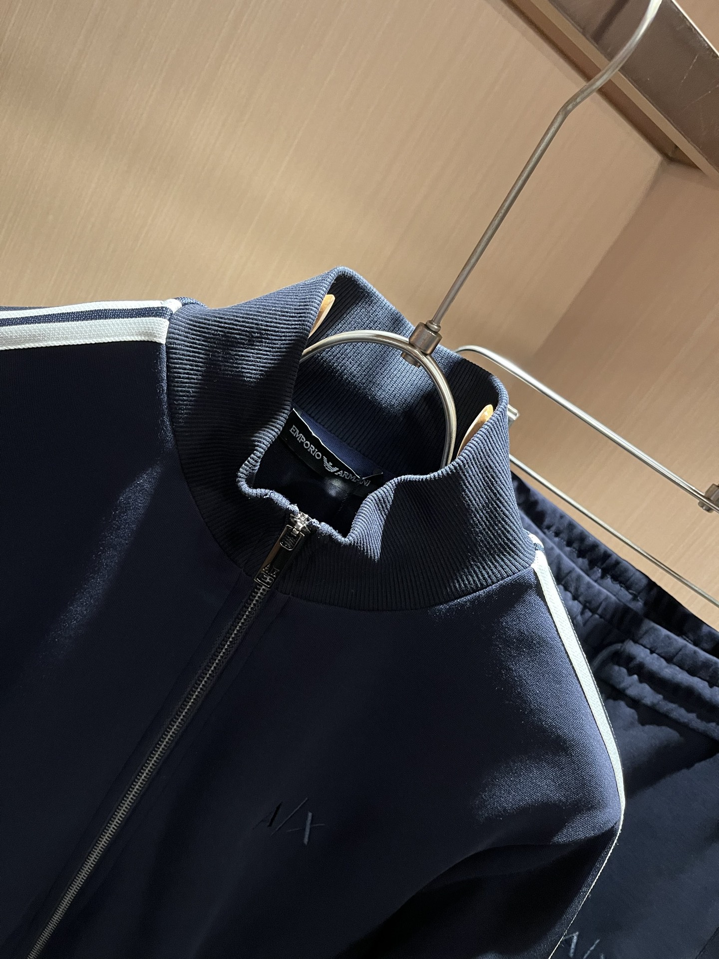  Arman阿*尼2025秋冬新款男士休闲套装原单代工厂订单，标志字母logo图案刺绣设计！简洁的设计精