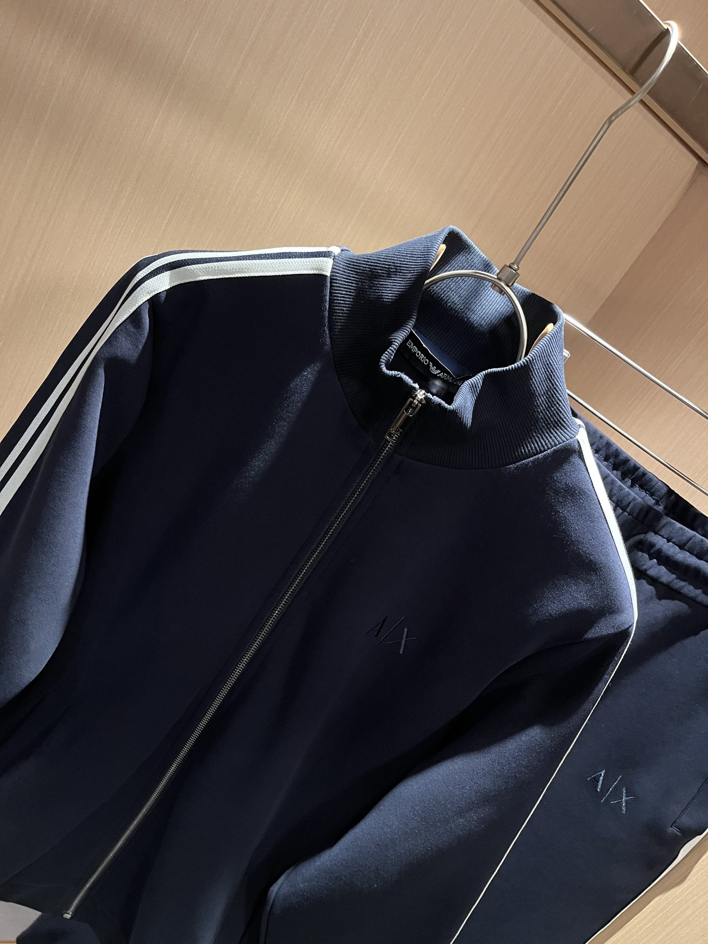  Arman阿*尼2025秋冬新款男士休闲套装原单代工厂订单，标志字母logo图案刺绣设计！简洁的设计精