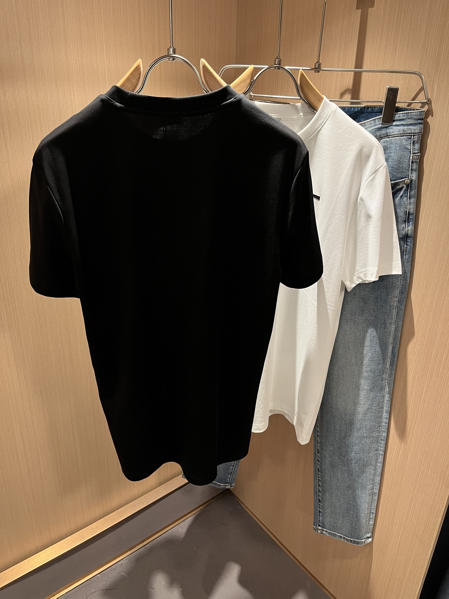 LOE*WE罗*威 2025春夏新款男女同款👫短袖T恤，意大利原厂订单渠道，极具个性高级风，标志logo