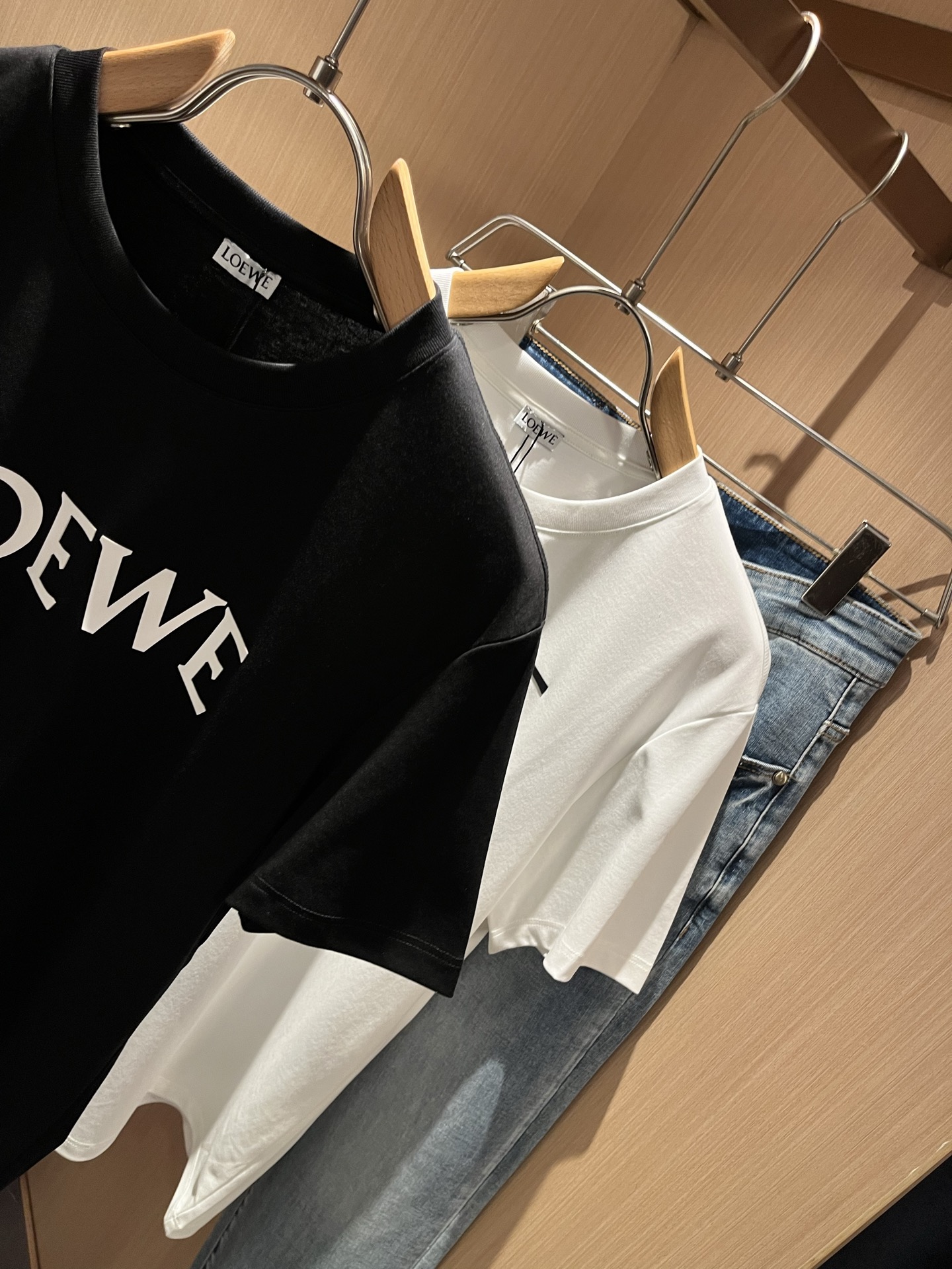 LOE*WE罗*威 2025春夏新款男女同款👫短袖T恤，意大利原厂订单渠道，极具个性高级风，标志logo