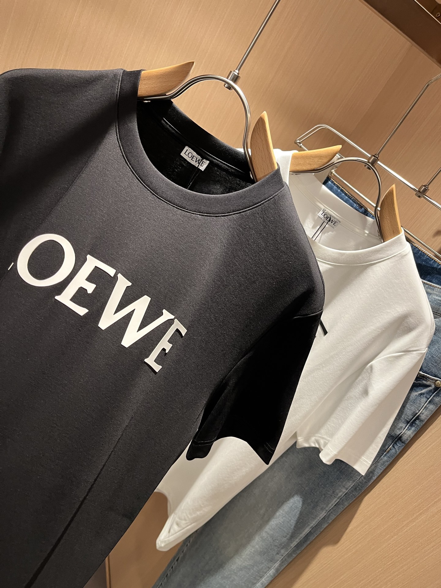 LOE*WE罗*威 2025春夏新款男女同款👫短袖T恤，意大利原厂订单渠道，极具个性高级风，标志logo