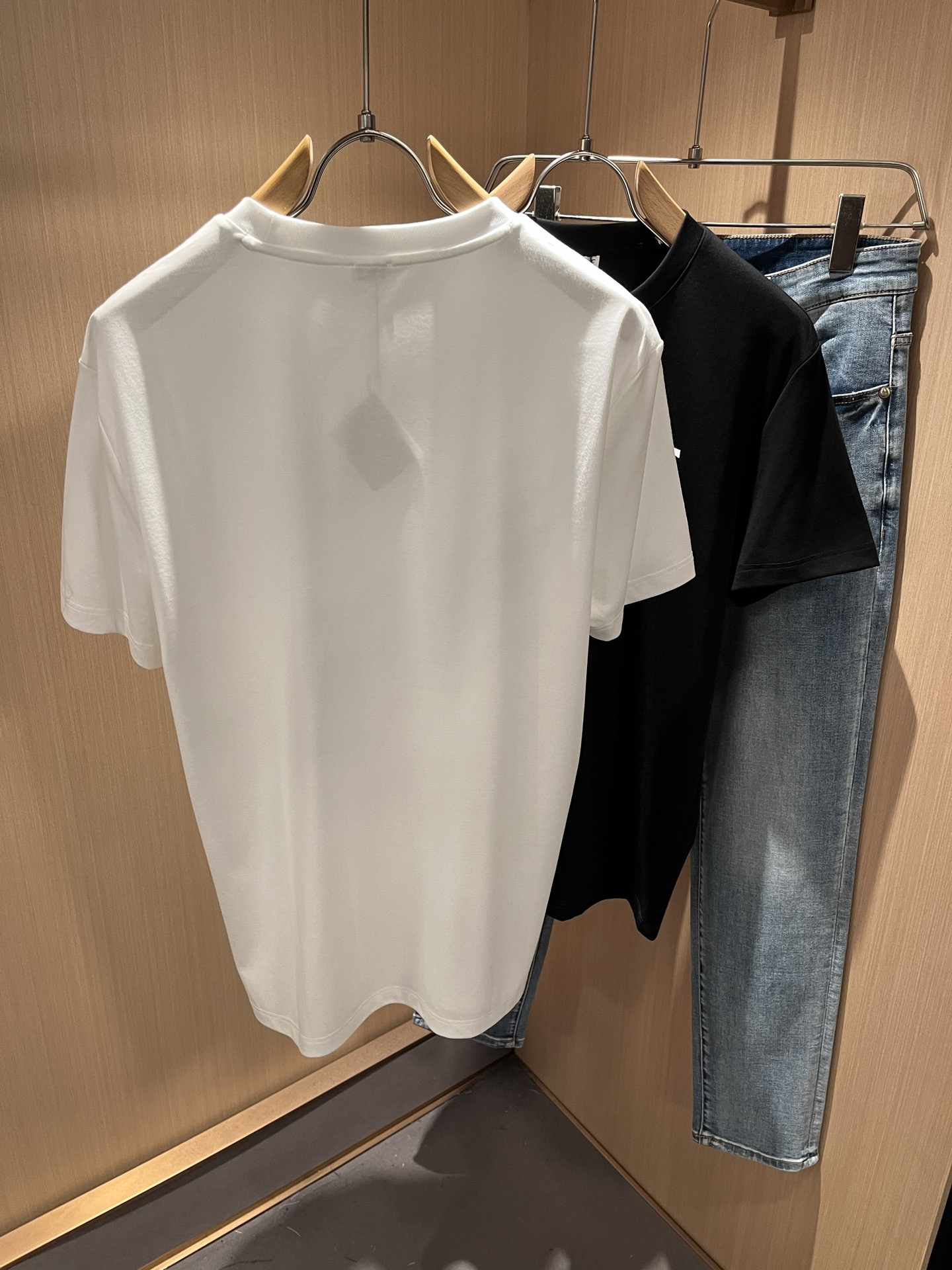 LOE*WE罗*威 2025春夏新款男女同款👫短袖T恤，意大利原厂订单渠道，极具个性高级风，标志logo