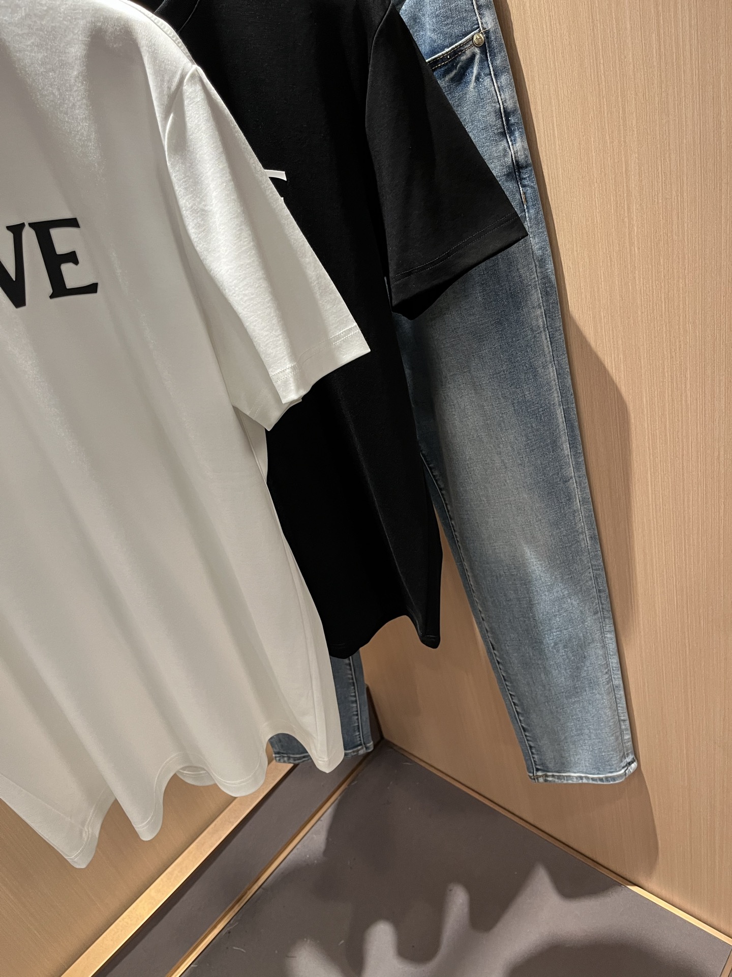 LOE*WE罗*威 2025春夏新款男女同款👫短袖T恤，意大利原厂订单渠道，极具个性高级风，标志logo