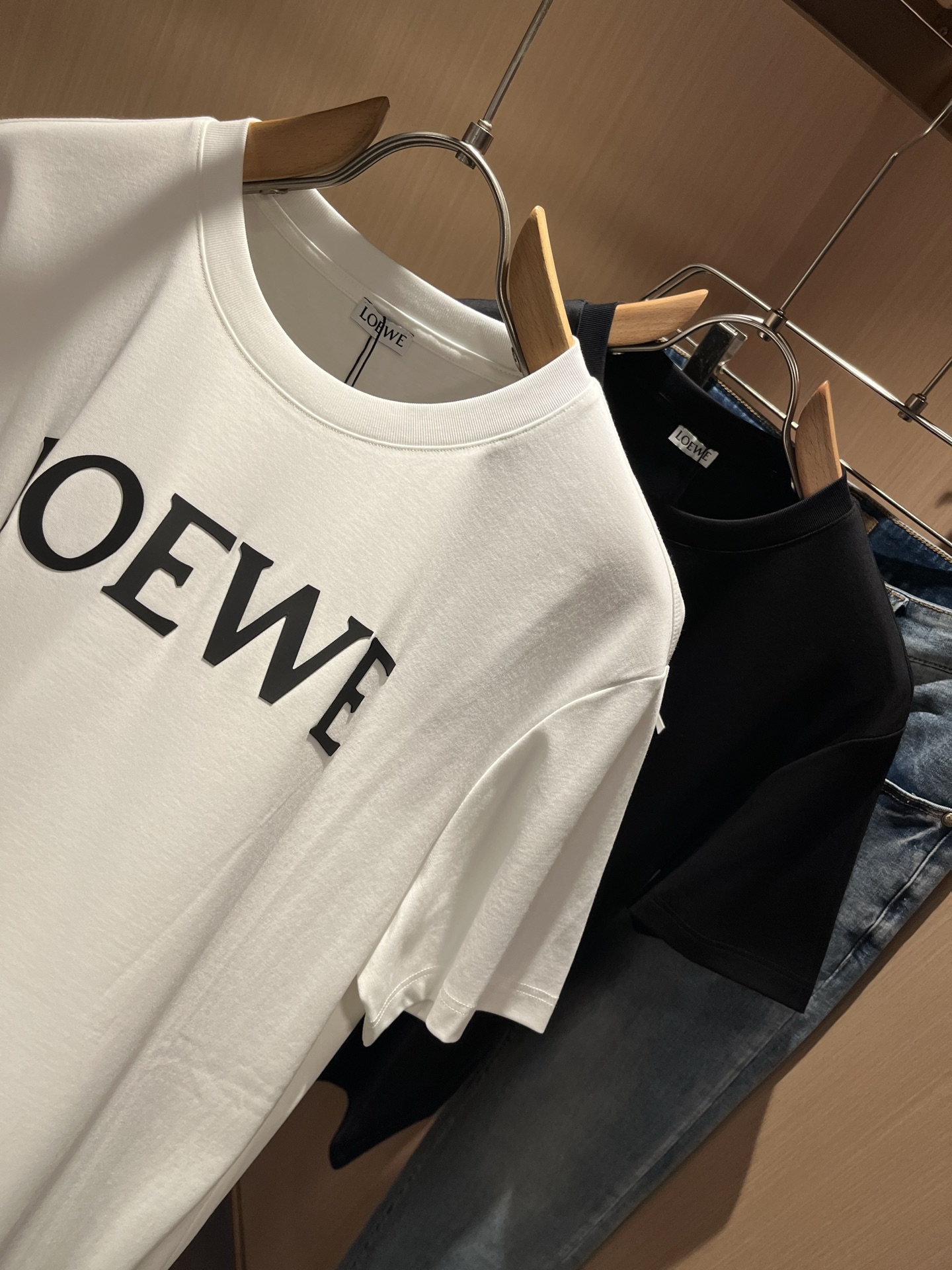 LOE*WE罗*威 2025春夏新款男女同款👫短袖T恤，意大利原厂订单渠道，极具个性高级风，标志logo