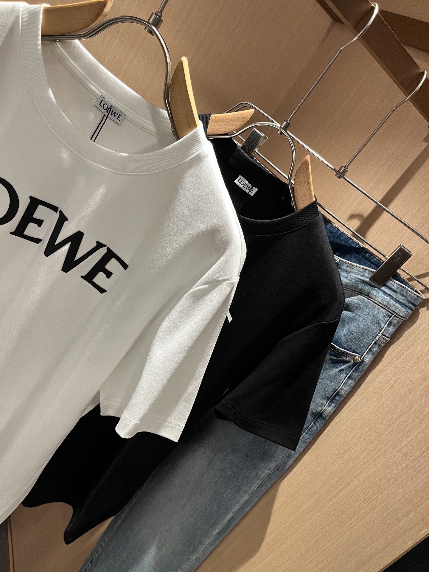 LOE*WE罗*威 2025春夏新款男女同款👫短袖T恤，意大利原厂订单渠道，极具个性高级风，标志logo