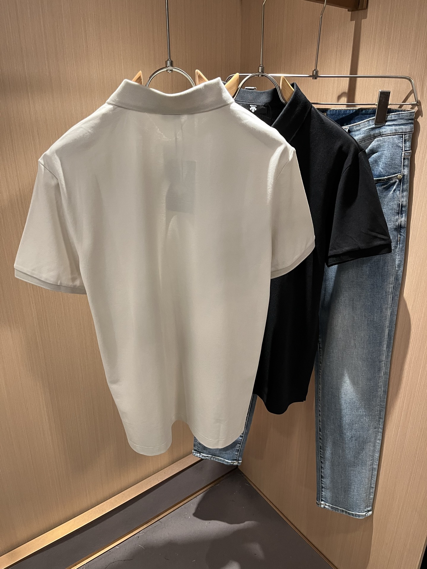 迪桑特DESCENTE，2025春夏新款短袖Polo衫，自1935年荣耀至今的专业运动品牌。80余年来，