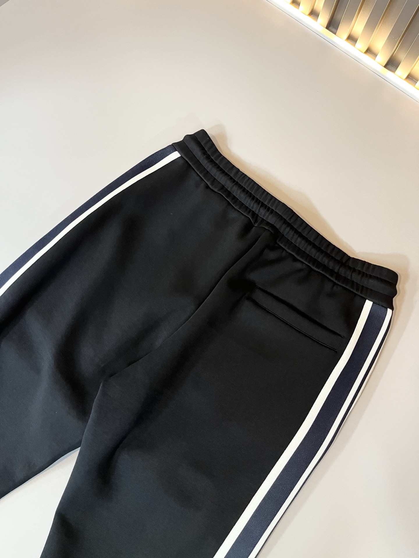  Arman阿*尼2025秋冬新款男士休闲套装原单代工厂订单，标志字母logo图案刺绣设计！简洁的设计精