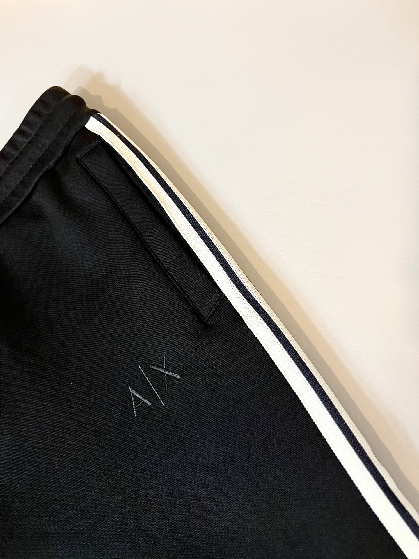  Arman阿*尼2025秋冬新款男士休闲套装原单代工厂订单，标志字母logo图案刺绣设计！简洁的设计精