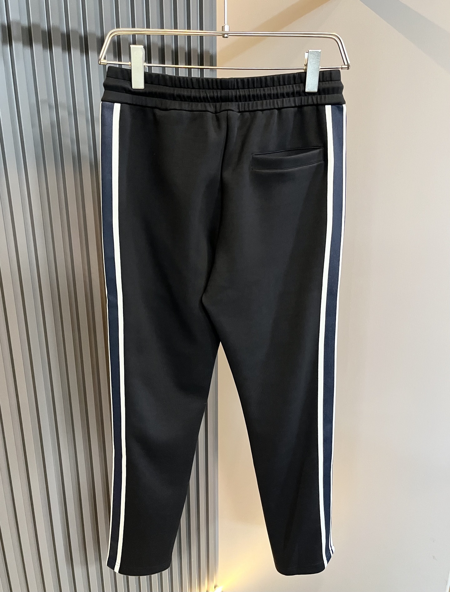  Arman阿*尼2025秋冬新款男士休闲套装原单代工厂订单，标志字母logo图案刺绣设计！简洁的设计精