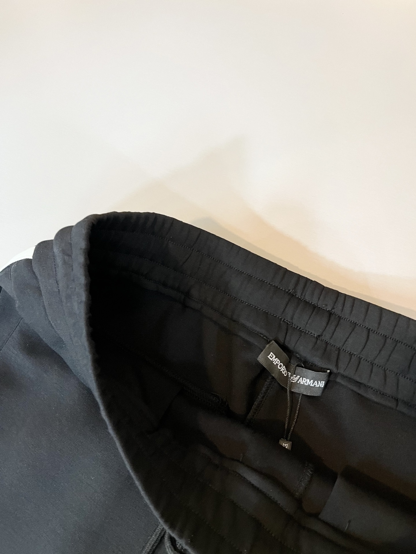  Arman阿*尼2025秋冬新款男士休闲套装原单代工厂订单，标志字母logo图案刺绣设计！简洁的设计精