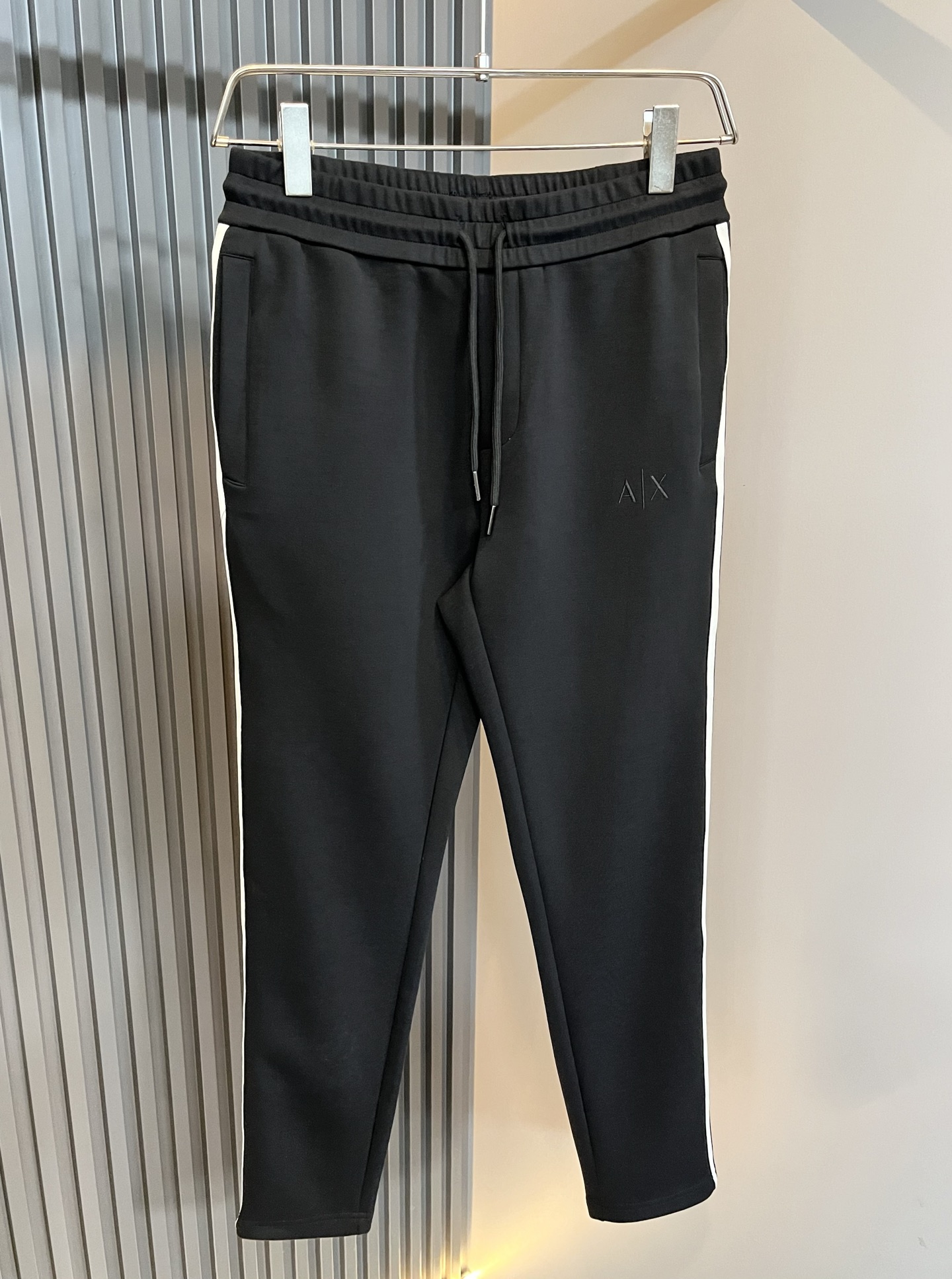  Arman阿*尼2025秋冬新款男士休闲套装原单代工厂订单，标志字母logo图案刺绣设计！简洁的设计精