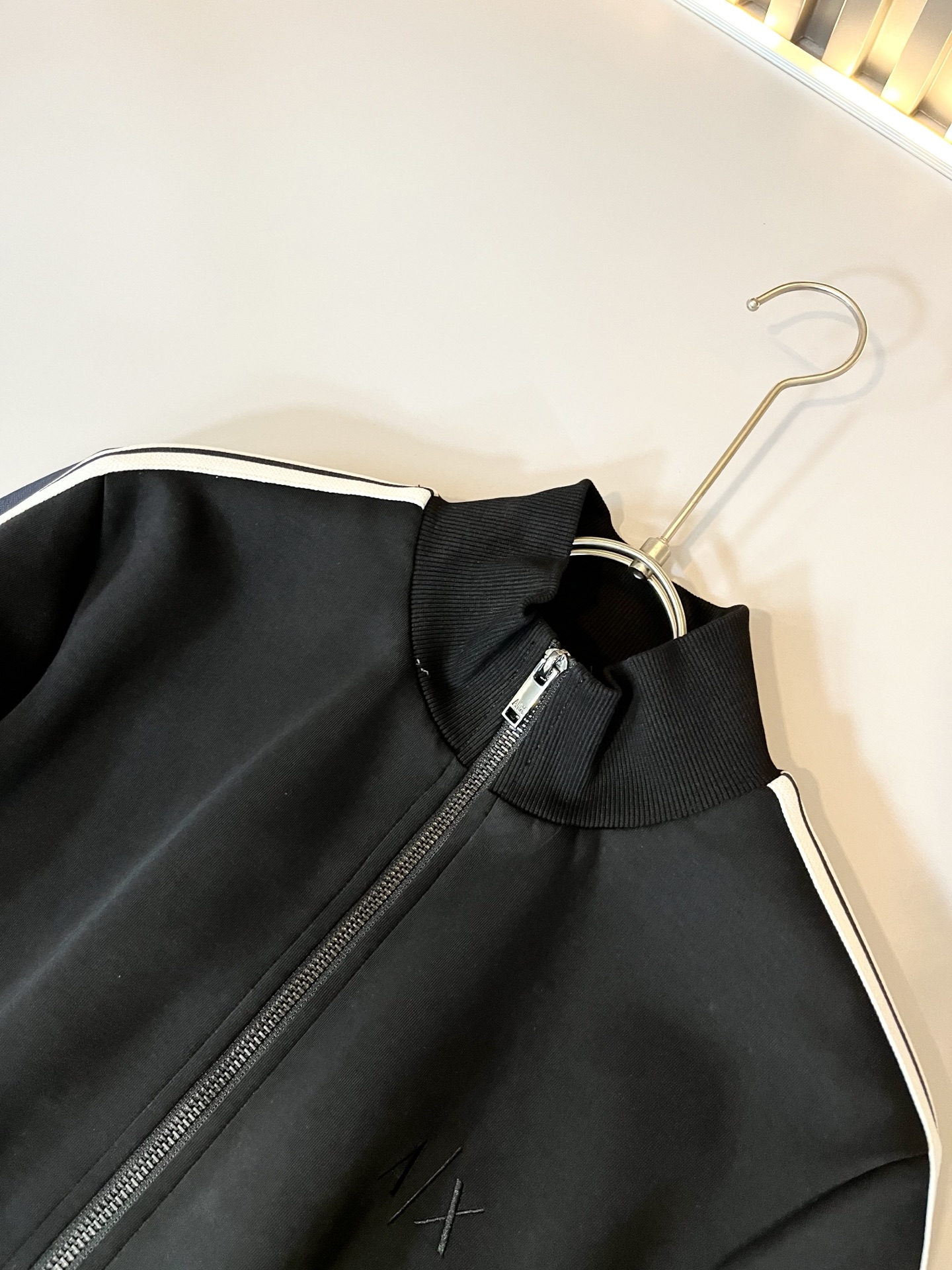  Arman阿*尼2025秋冬新款男士休闲套装原单代工厂订单，标志字母logo图案刺绣设计！简洁的设计精