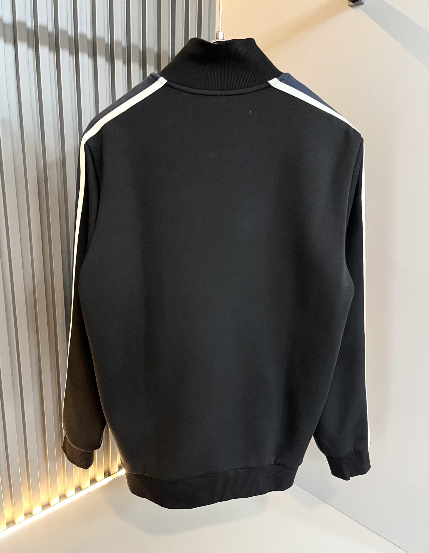  Arman阿*尼2025秋冬新款男士休闲套装原单代工厂订单，标志字母logo图案刺绣设计！简洁的设计精