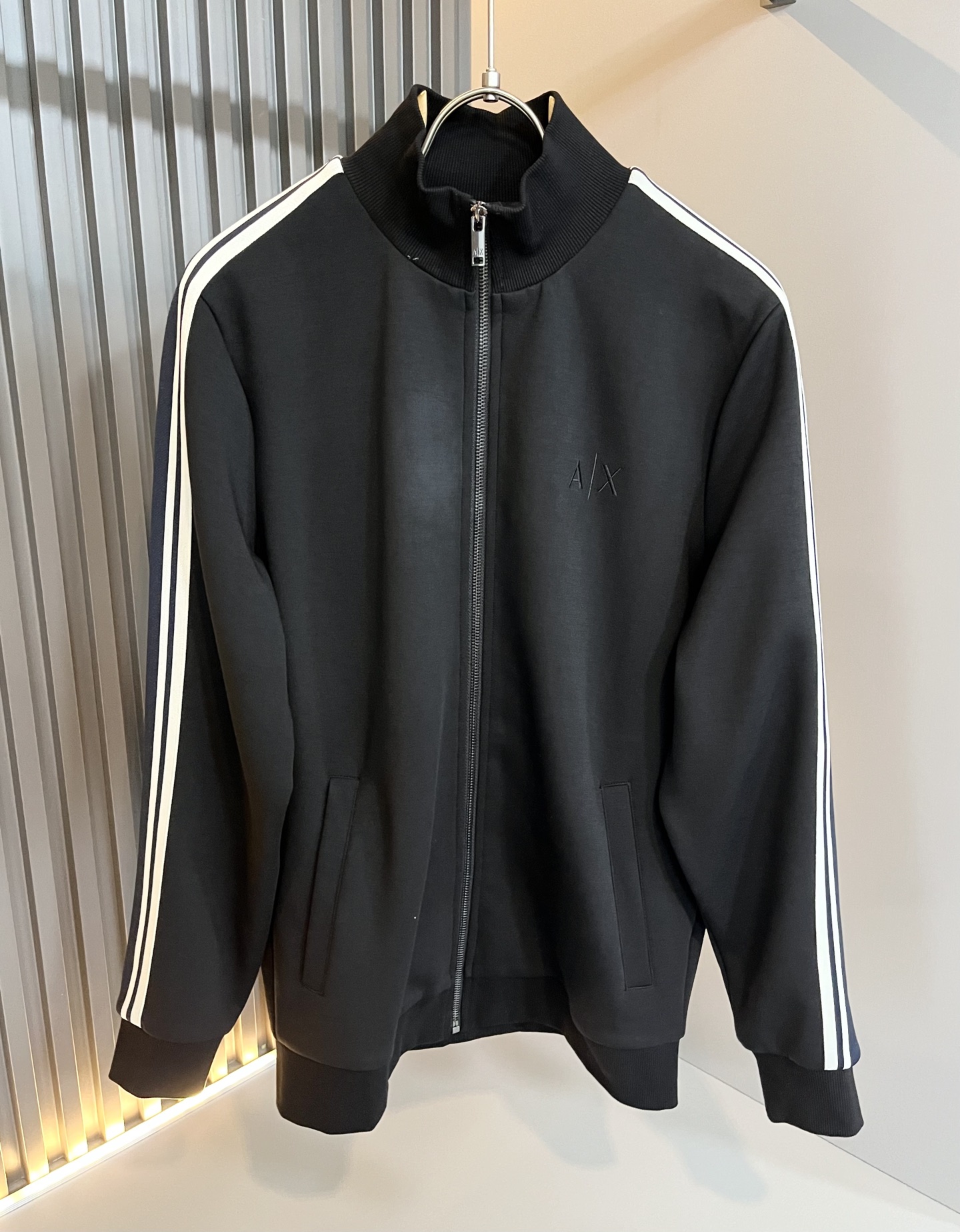  Arman阿*尼2025秋冬新款男士休闲套装原单代工厂订单，标志字母logo图案刺绣设计！简洁的设计精