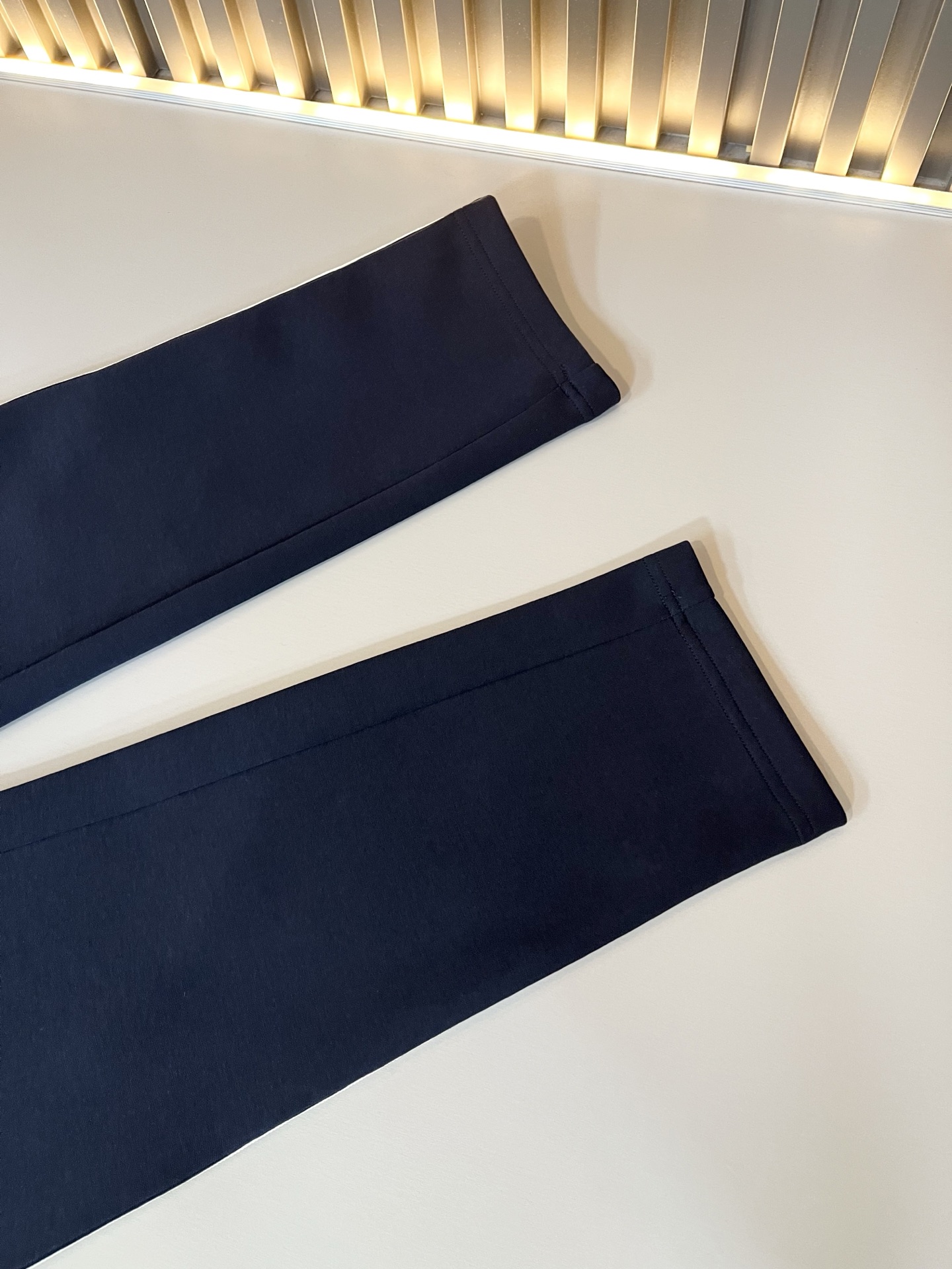  Arman阿*尼2025秋冬新款男士休闲套装原单代工厂订单，标志字母logo图案刺绣设计！简洁的设计精